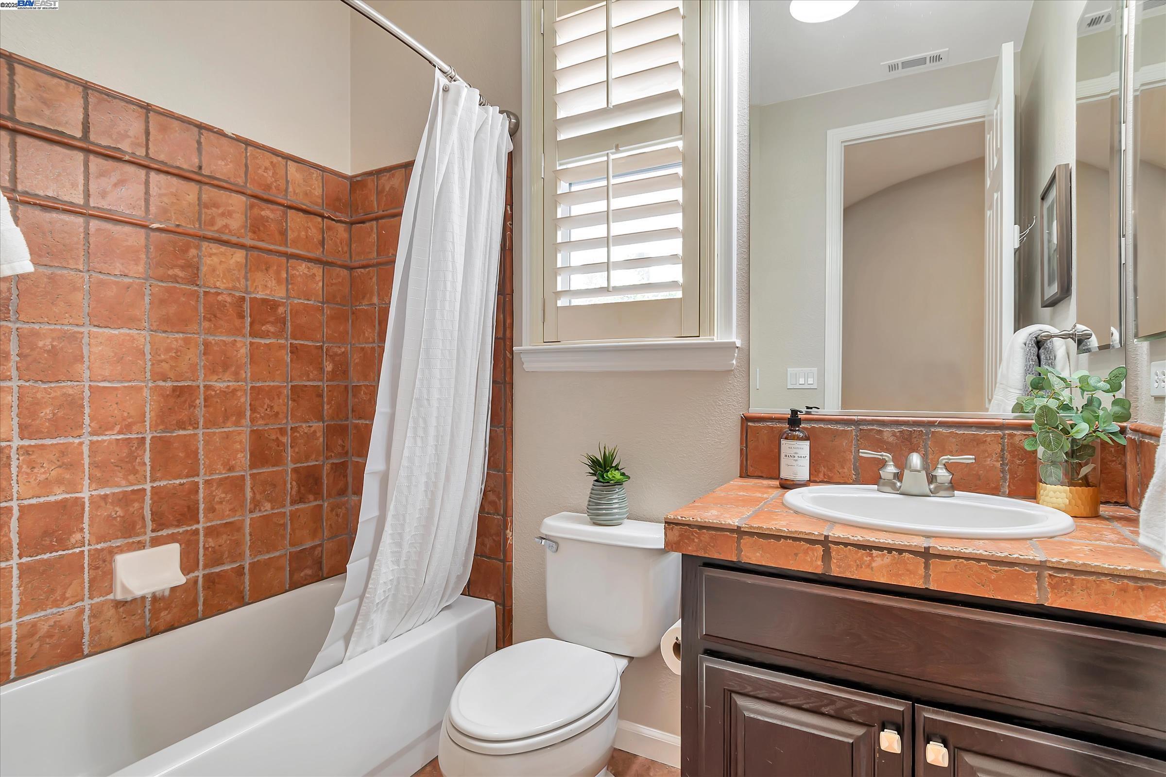 Detail Gallery Image 17 of 46 For 1517 Rampart Way, Brentwood,  CA 94513 - 4 Beds | 3 Baths