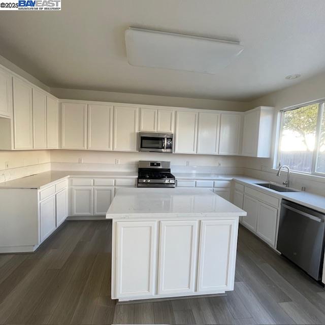 Detail Gallery Image 3 of 22 For 1924 Rochester St, Tracy,  CA 95377 - 4 Beds | 2/1 Baths