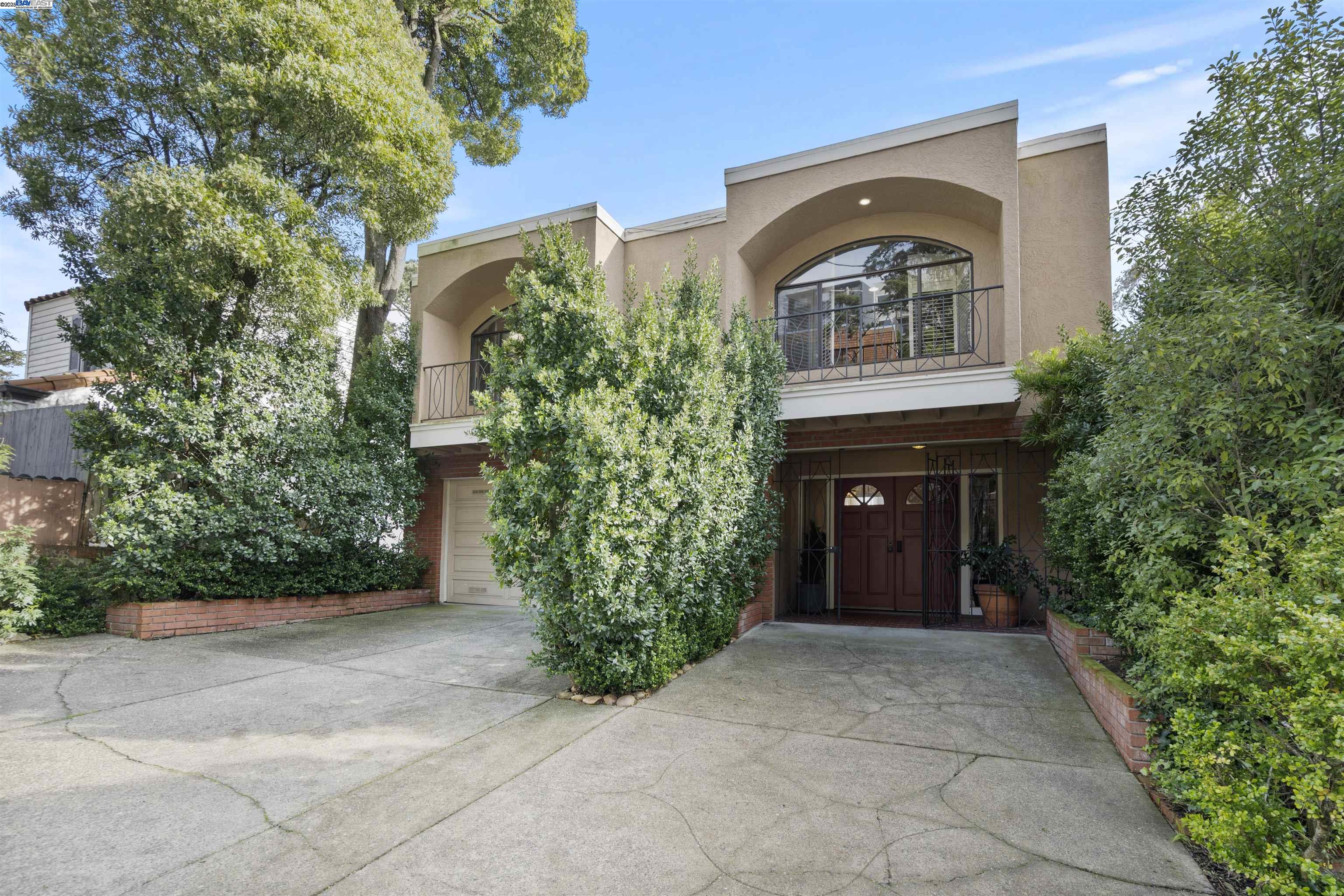 Detail Gallery Image 2 of 33 For 2266 9th Ave, San Francisco,  CA 94116 - 5 Beds | 3/1 Baths