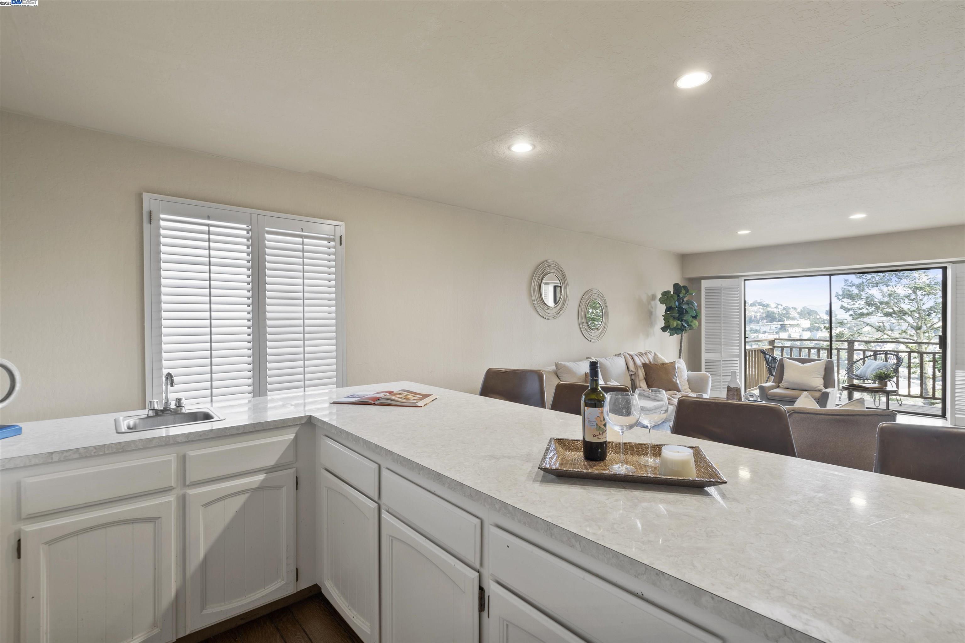 Detail Gallery Image 12 of 33 For 2266 9th Ave, San Francisco,  CA 94116 - 5 Beds | 3/1 Baths