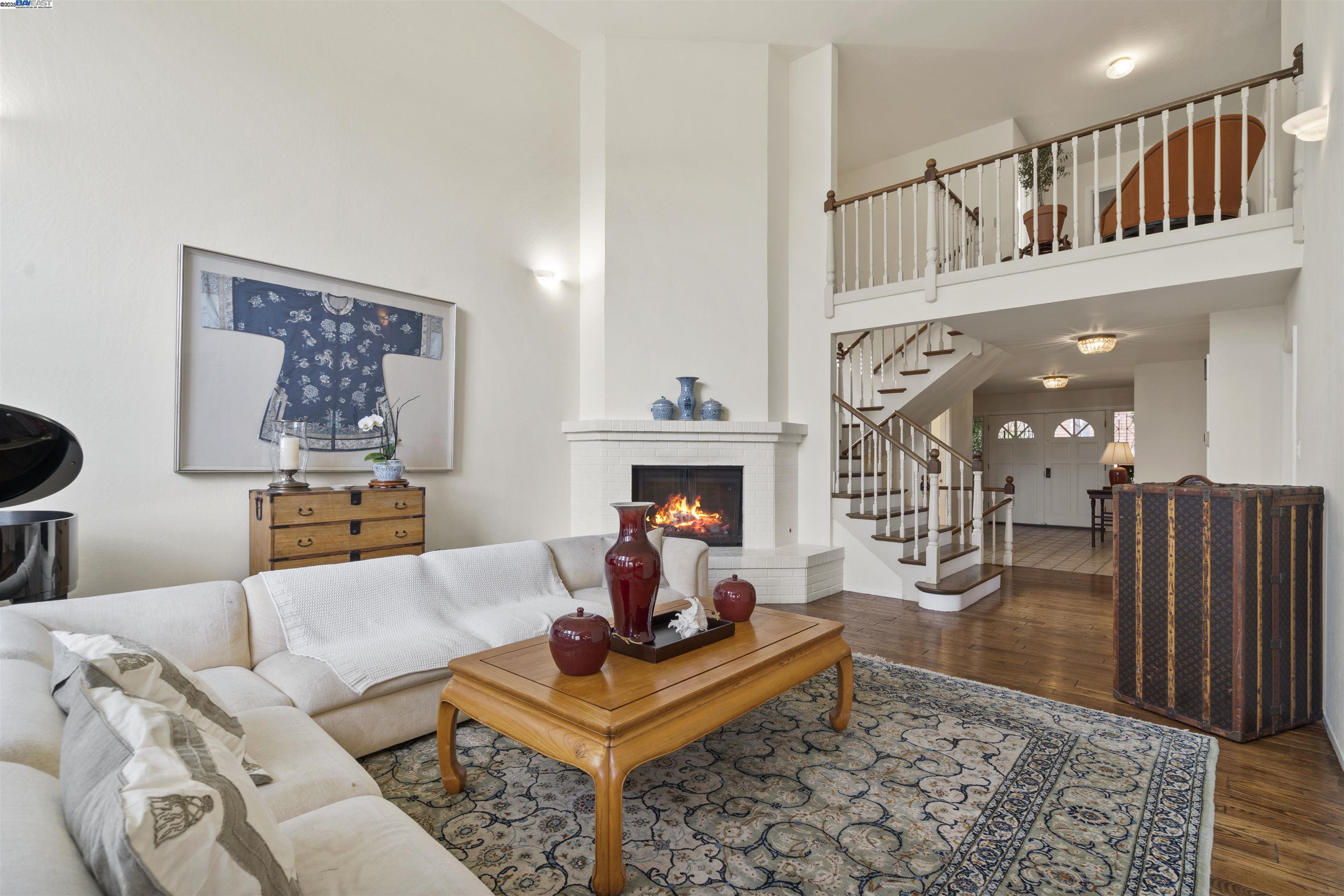 Detail Gallery Image 3 of 33 For 2266 9th Ave, San Francisco,  CA 94116 - 5 Beds | 3/1 Baths