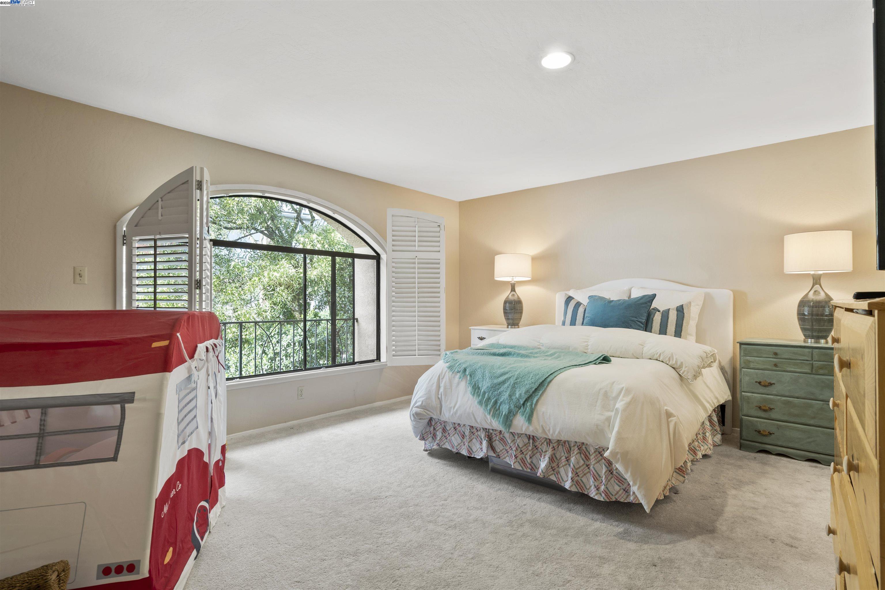 Detail Gallery Image 22 of 33 For 2266 9th Ave, San Francisco,  CA 94116 - 5 Beds | 3/1 Baths