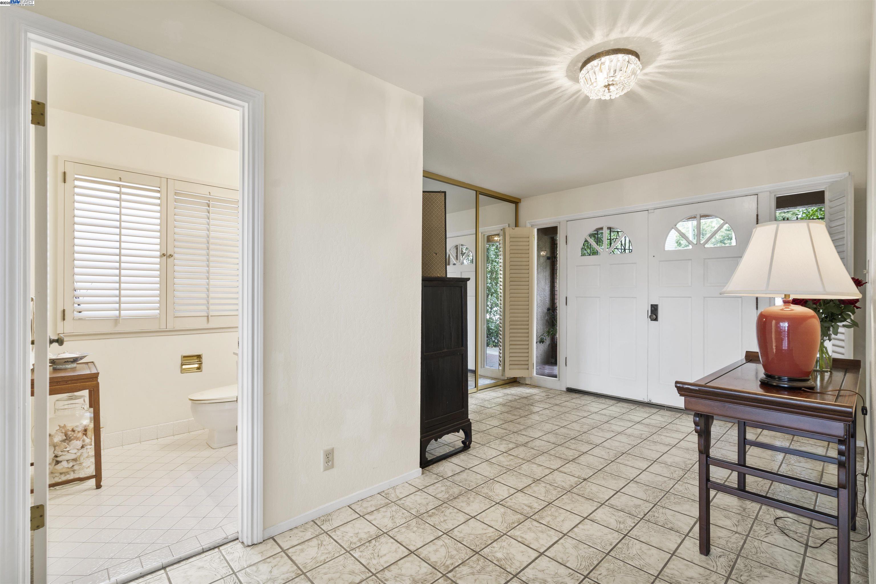 Detail Gallery Image 7 of 33 For 2266 9th Ave, San Francisco,  CA 94116 - 5 Beds | 3/1 Baths