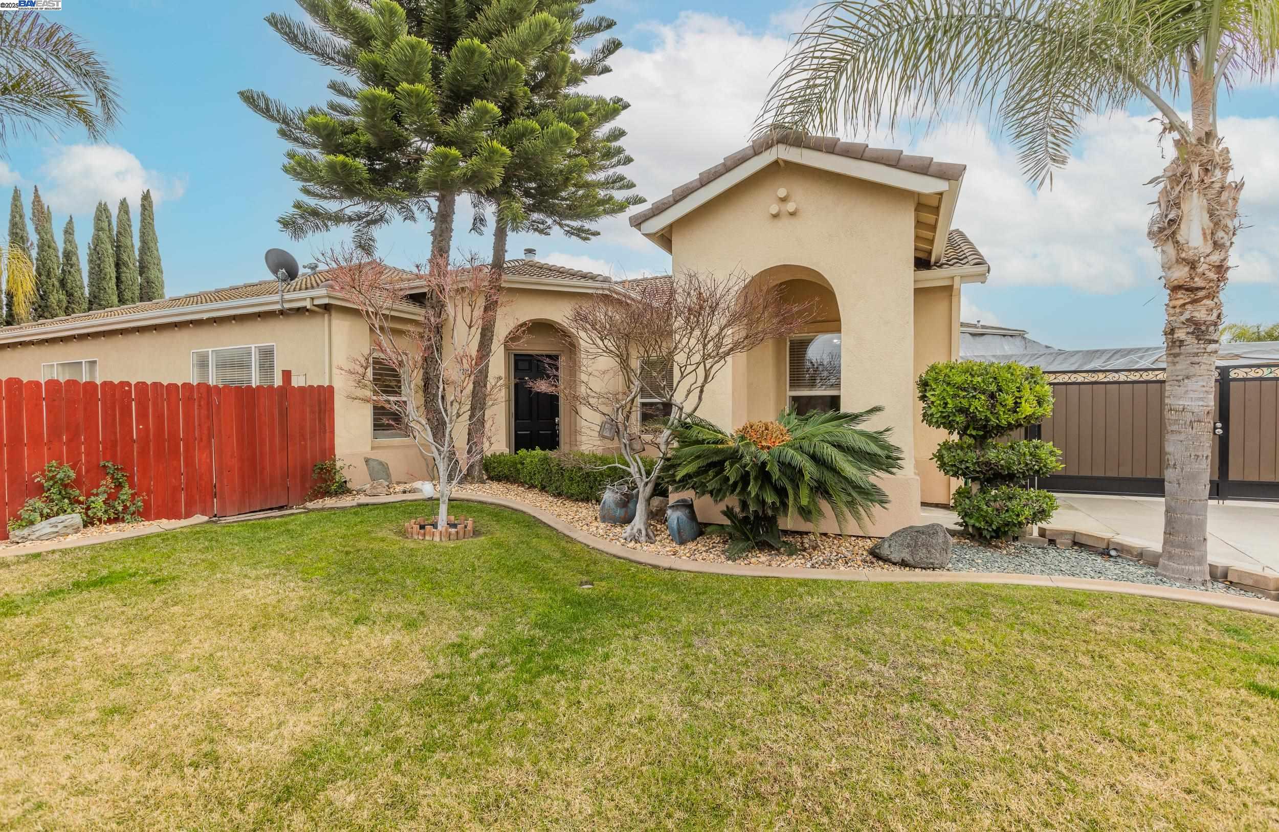 Detail Gallery Image 2 of 54 For 2324 San Marco Ct, Manteca,  CA 95337 - 4 Beds | 3 Baths