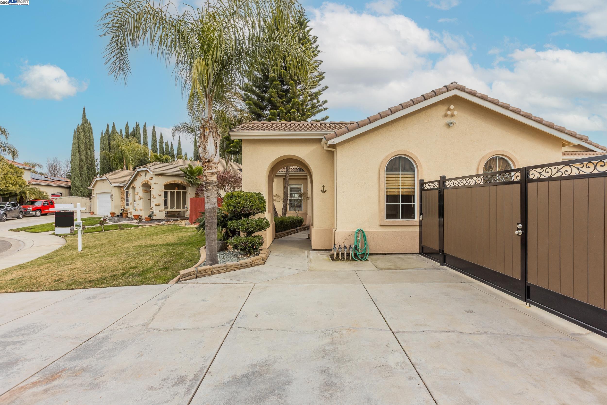 Detail Gallery Image 5 of 54 For 2324 San Marco Ct, Manteca,  CA 95337 - 4 Beds | 3 Baths