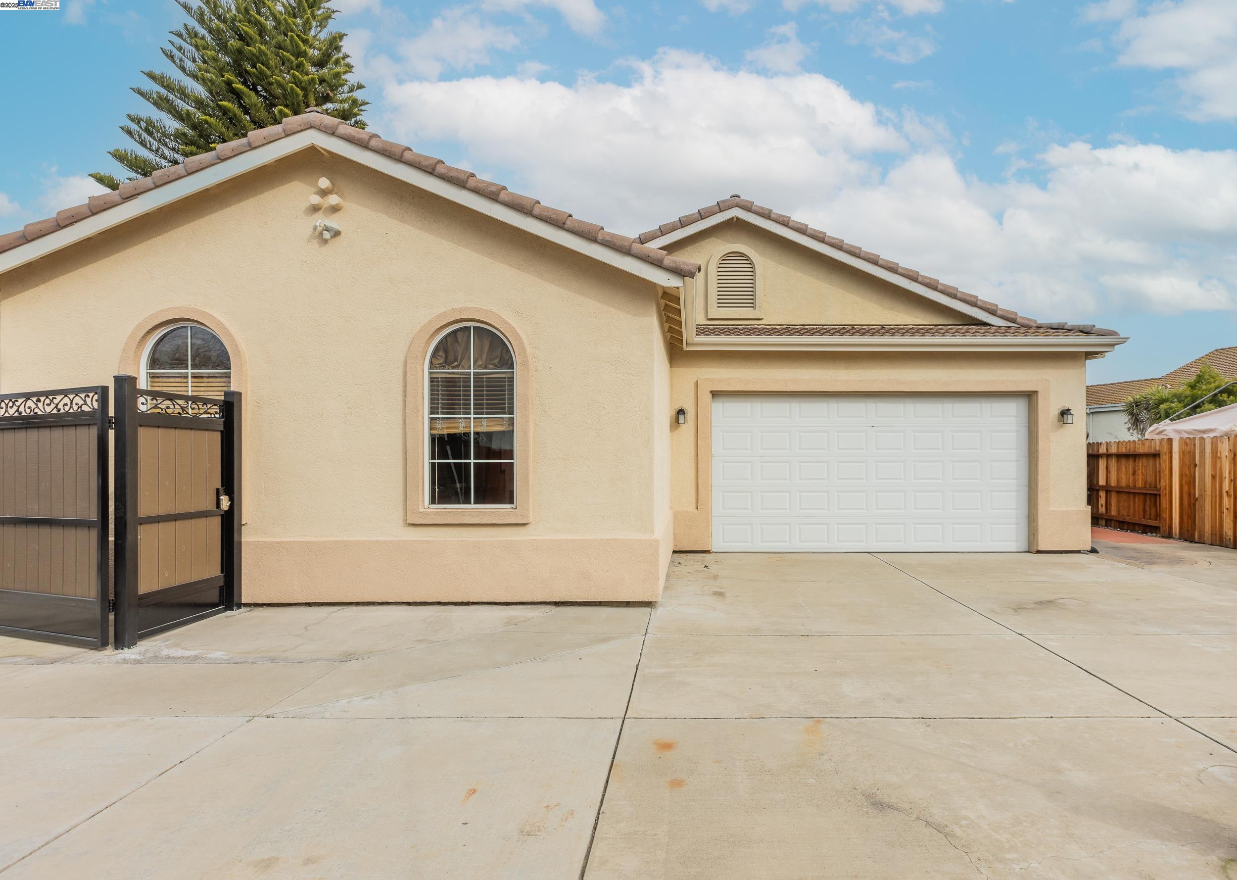 Detail Gallery Image 9 of 54 For 2324 San Marco Ct, Manteca,  CA 95337 - 4 Beds | 3 Baths