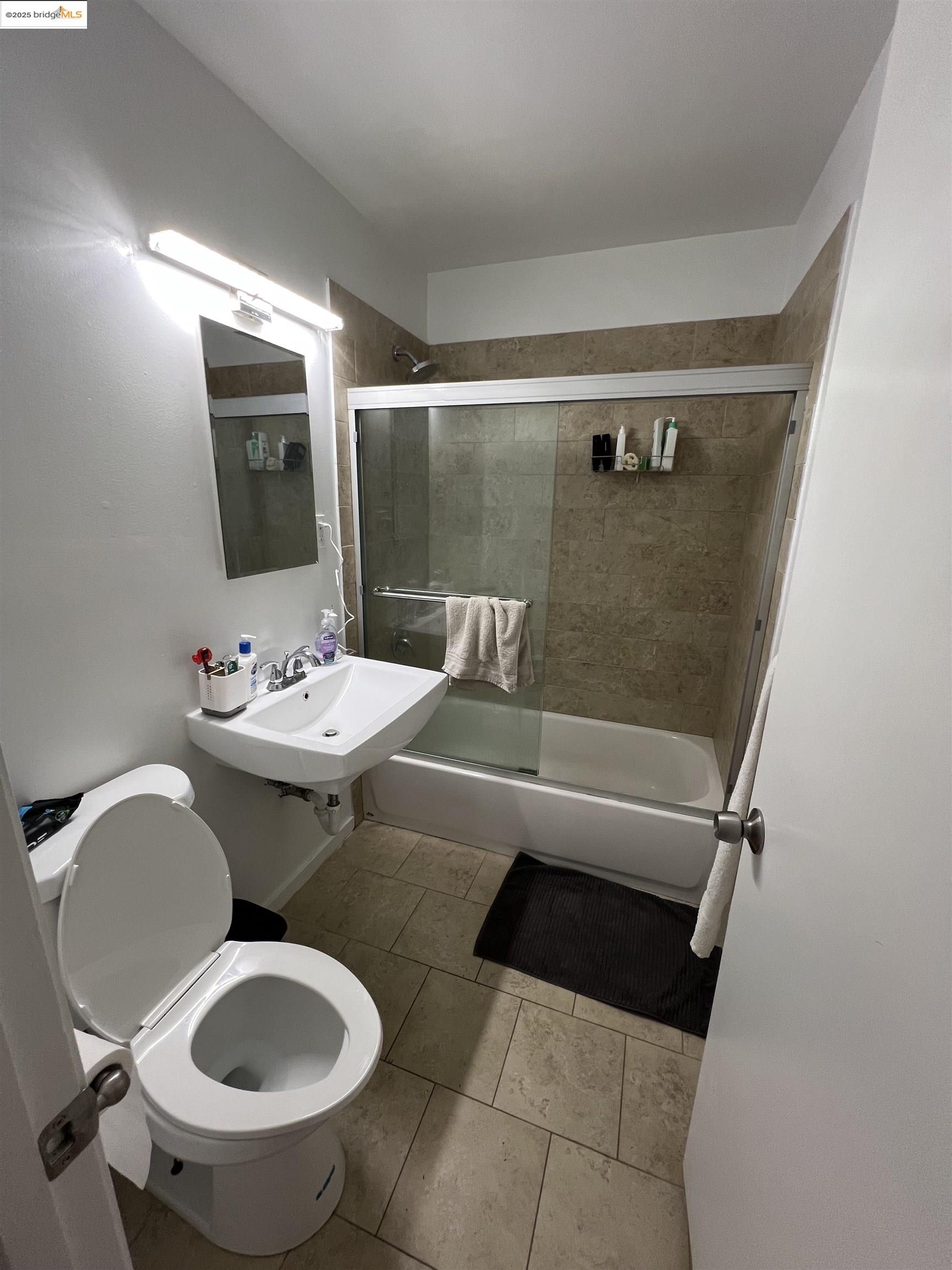 Detail Gallery Image 6 of 6 For 2636 Warring St #205,  Berkeley,  CA 94704 - 2 Beds | 1 Baths