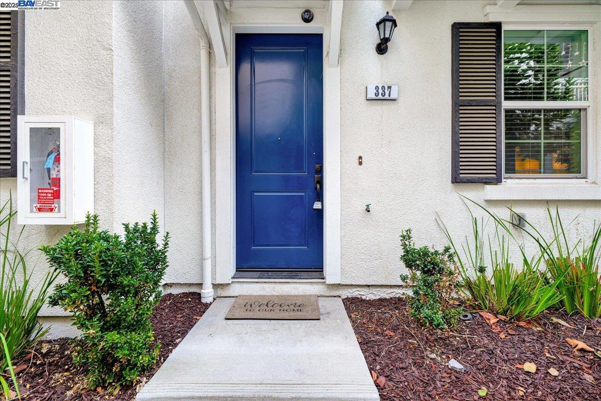 Detail Gallery Image 12 of 48 For 337 Wild Rose Way, Milpitas,  CA 95035 - 4 Beds | 3/1 Baths
