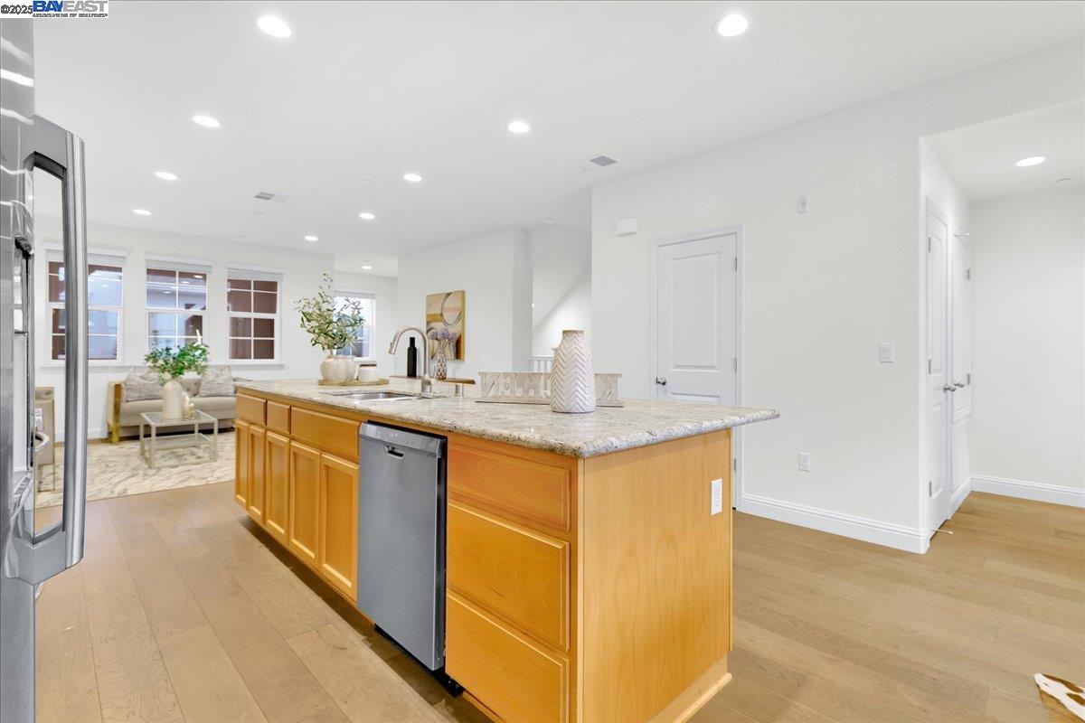 Detail Gallery Image 13 of 48 For 337 Wild Rose Way, Milpitas,  CA 95035 - 4 Beds | 3/1 Baths