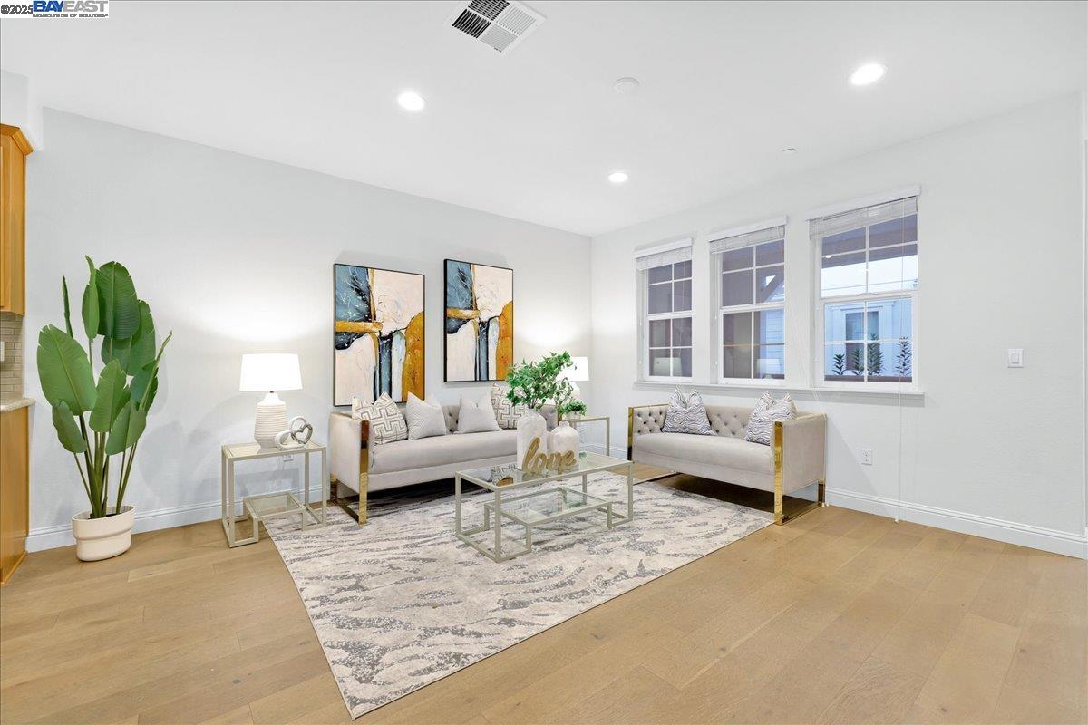 Detail Gallery Image 7 of 48 For 337 Wild Rose Way, Milpitas,  CA 95035 - 4 Beds | 3/1 Baths