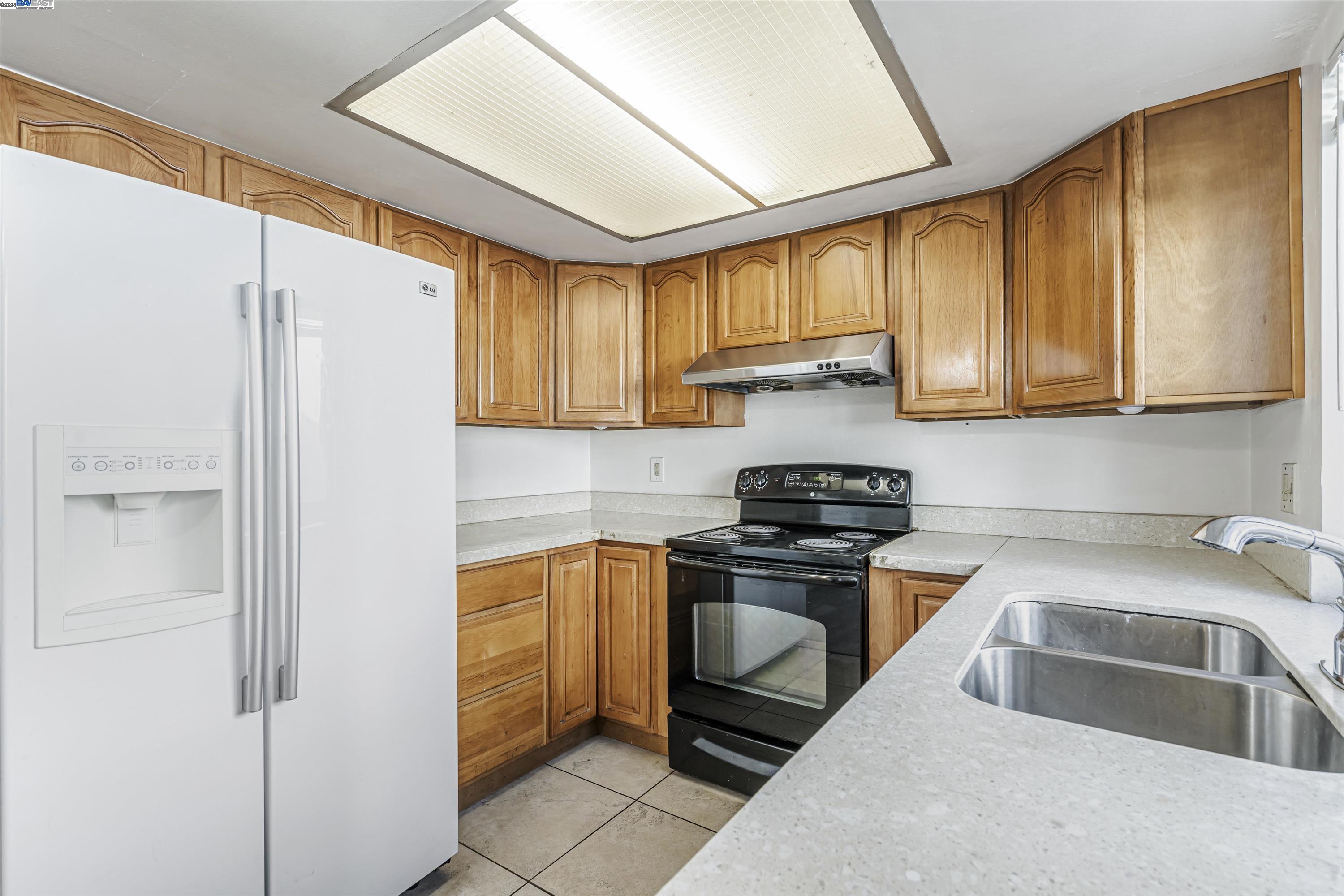 Detail Gallery Image 9 of 38 For 14065 Reed Ave, San Leandro,  CA 94578 - 2 Beds | 2 Baths