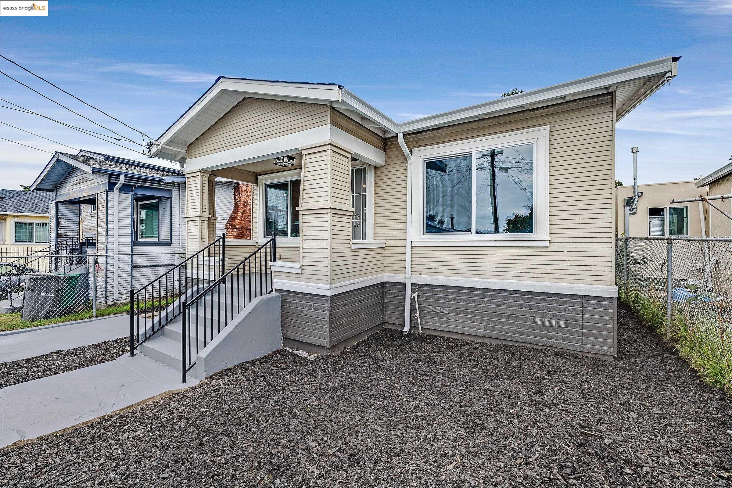 945 Blenheim St, Oakland, California 94603, 2 Bedrooms Bedrooms, 5 Rooms Rooms,1 BathroomBathrooms,Residential,For Sale,945 Blenheim St,41084541