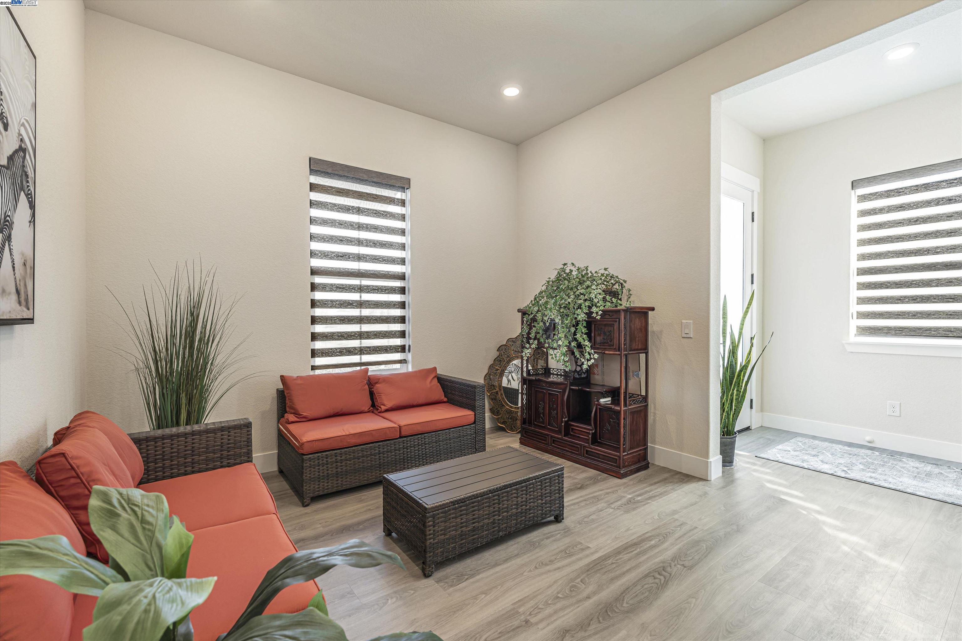 Detail Gallery Image 14 of 38 For 1255 Parkcrest Cir, Manteca,  CA 95336 - 3 Beds | 2/1 Baths