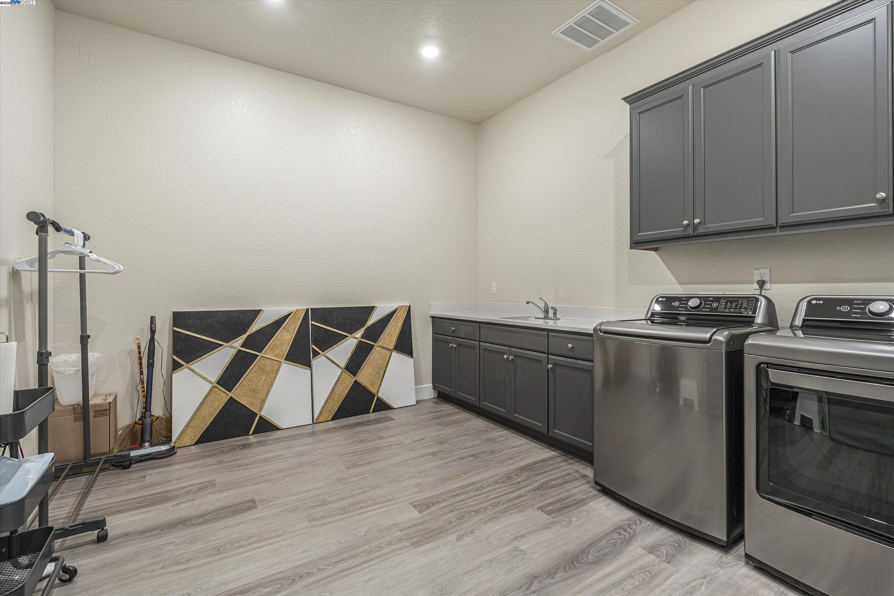 Detail Gallery Image 19 of 38 For 1255 Parkcrest Cir, Manteca,  CA 95336 - 3 Beds | 2/1 Baths