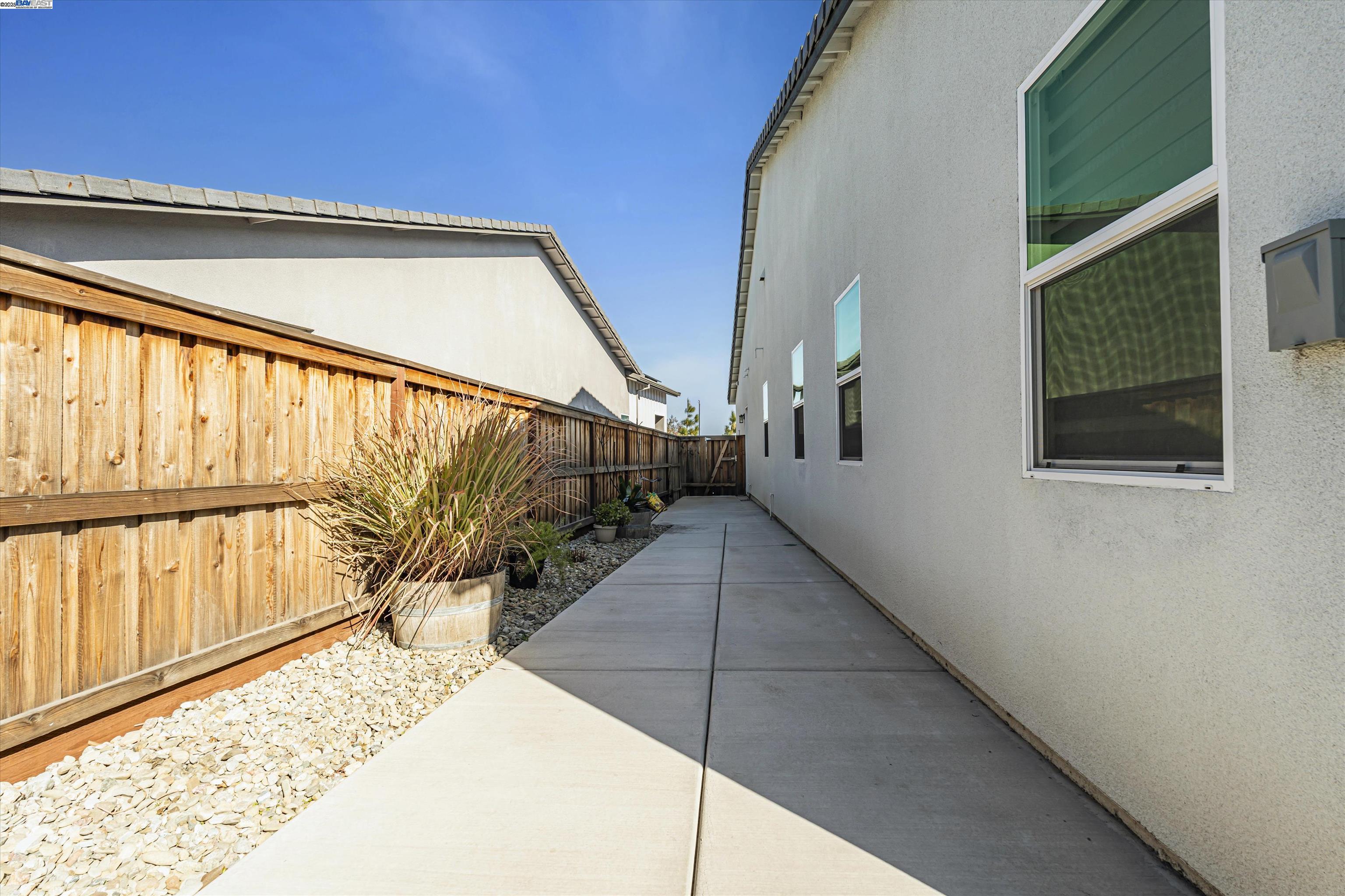 Detail Gallery Image 20 of 38 For 1255 Parkcrest Cir, Manteca,  CA 95336 - 3 Beds | 2/1 Baths