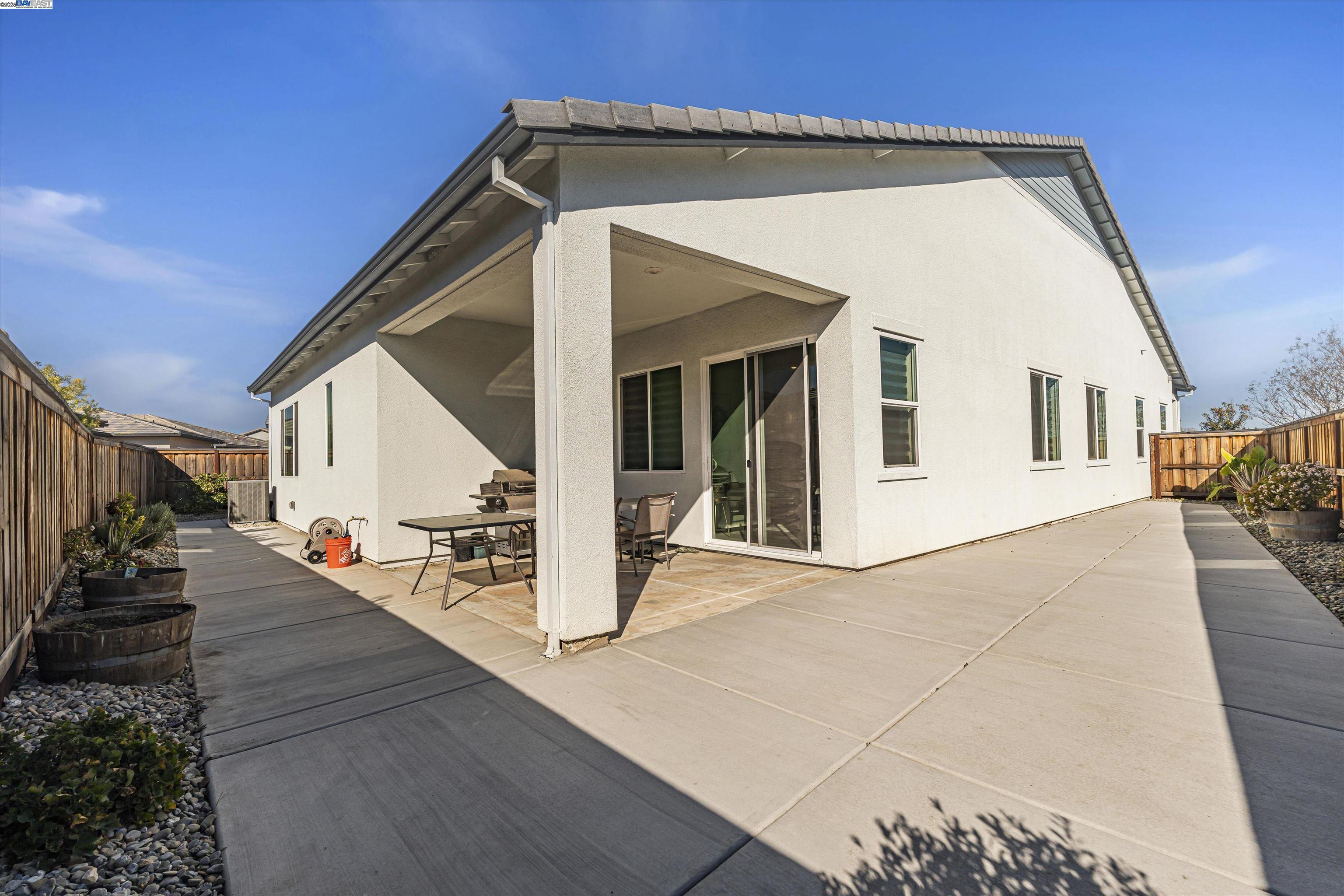Detail Gallery Image 22 of 38 For 1255 Parkcrest Cir, Manteca,  CA 95336 - 3 Beds | 2/1 Baths