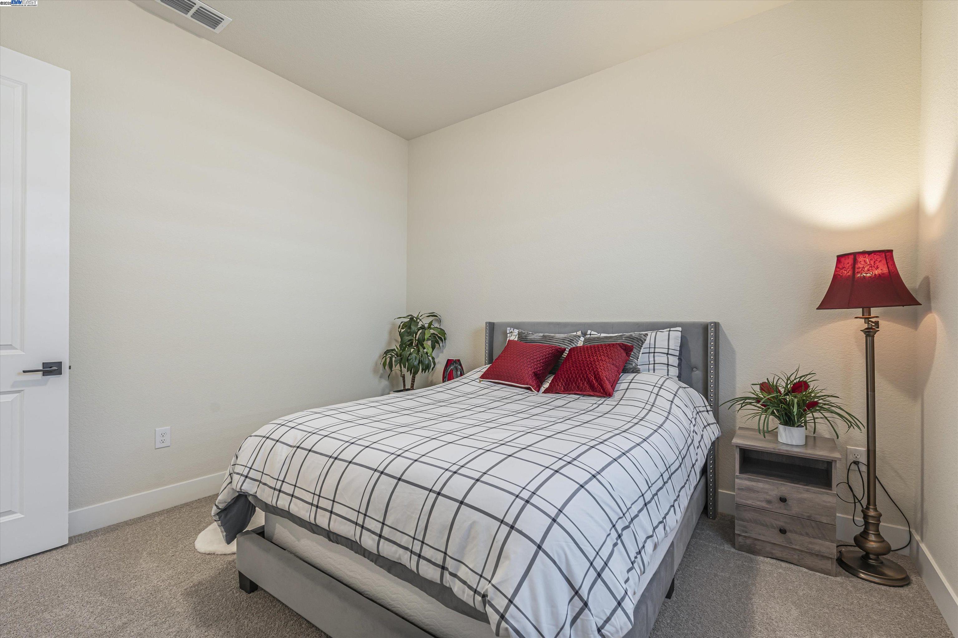 Detail Gallery Image 25 of 38 For 1255 Parkcrest Cir, Manteca,  CA 95336 - 3 Beds | 2/1 Baths