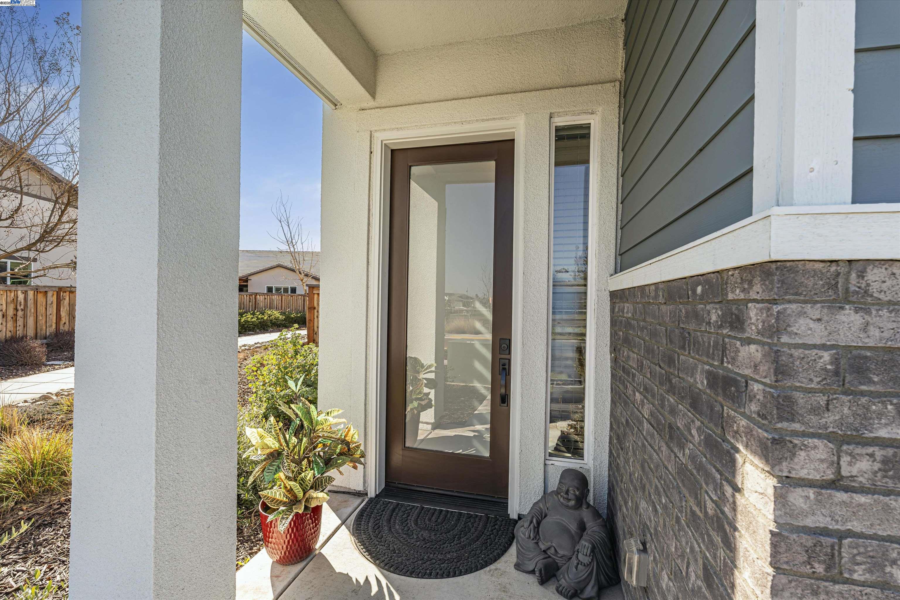Detail Gallery Image 4 of 38 For 1255 Parkcrest Cir, Manteca,  CA 95336 - 3 Beds | 2/1 Baths