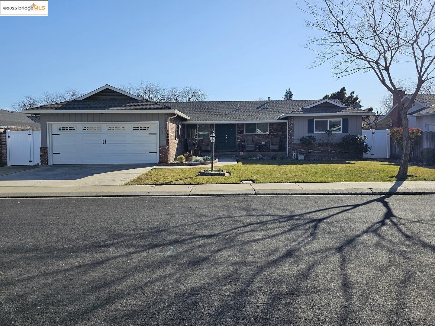 Detail Gallery Image 1 of 1 For 604 Violet St, Modesto,  CA 95356 - 3 Beds | 2 Baths