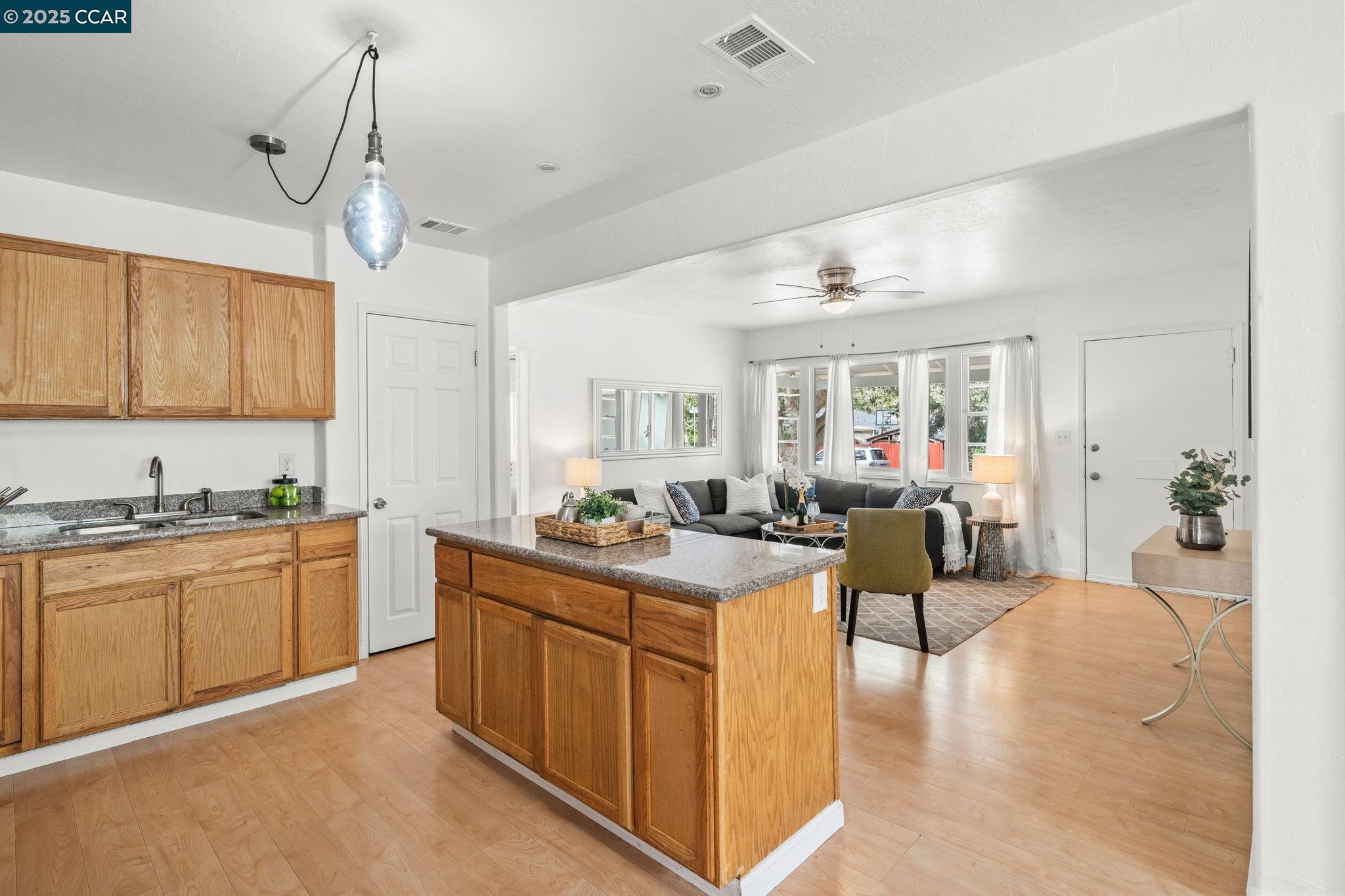 Detail Gallery Image 8 of 28 For 1168 Sherman St, Vallejo,  CA 94591 - 3 Beds | 1 Baths