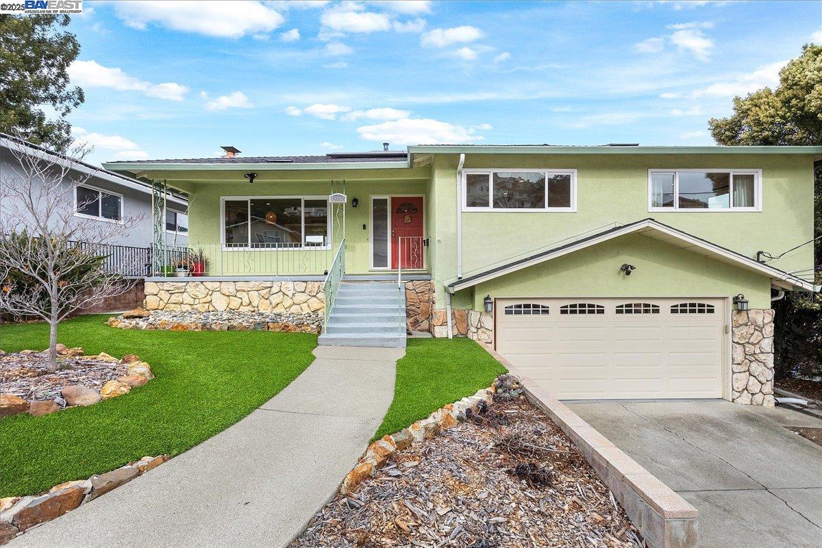 Detail Gallery Image 1 of 1 For 19862 Zeno St, Castro Valley,  CA 94546 - 4 Beds | 2/1 Baths