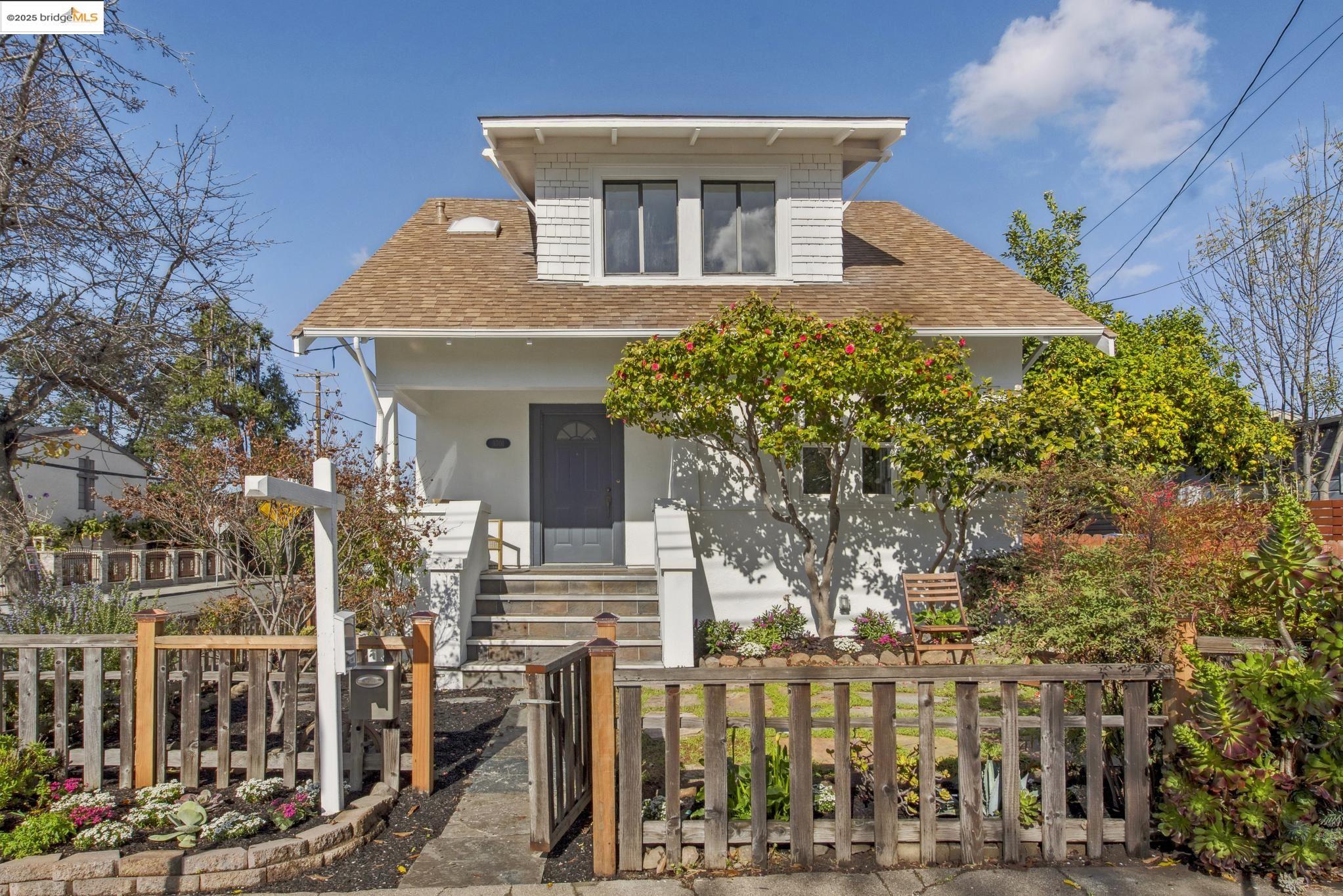 Detail Gallery Image 1 of 1 For 3701 Magee Ave, Oakland,  CA 94619 - 3 Beds | 2 Baths
