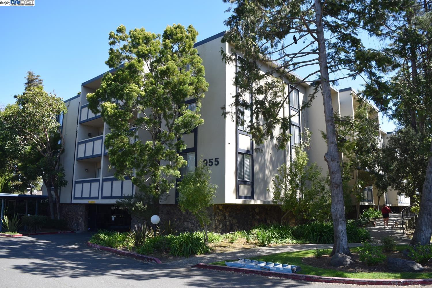 MLS: 41084604 Condo For Sale