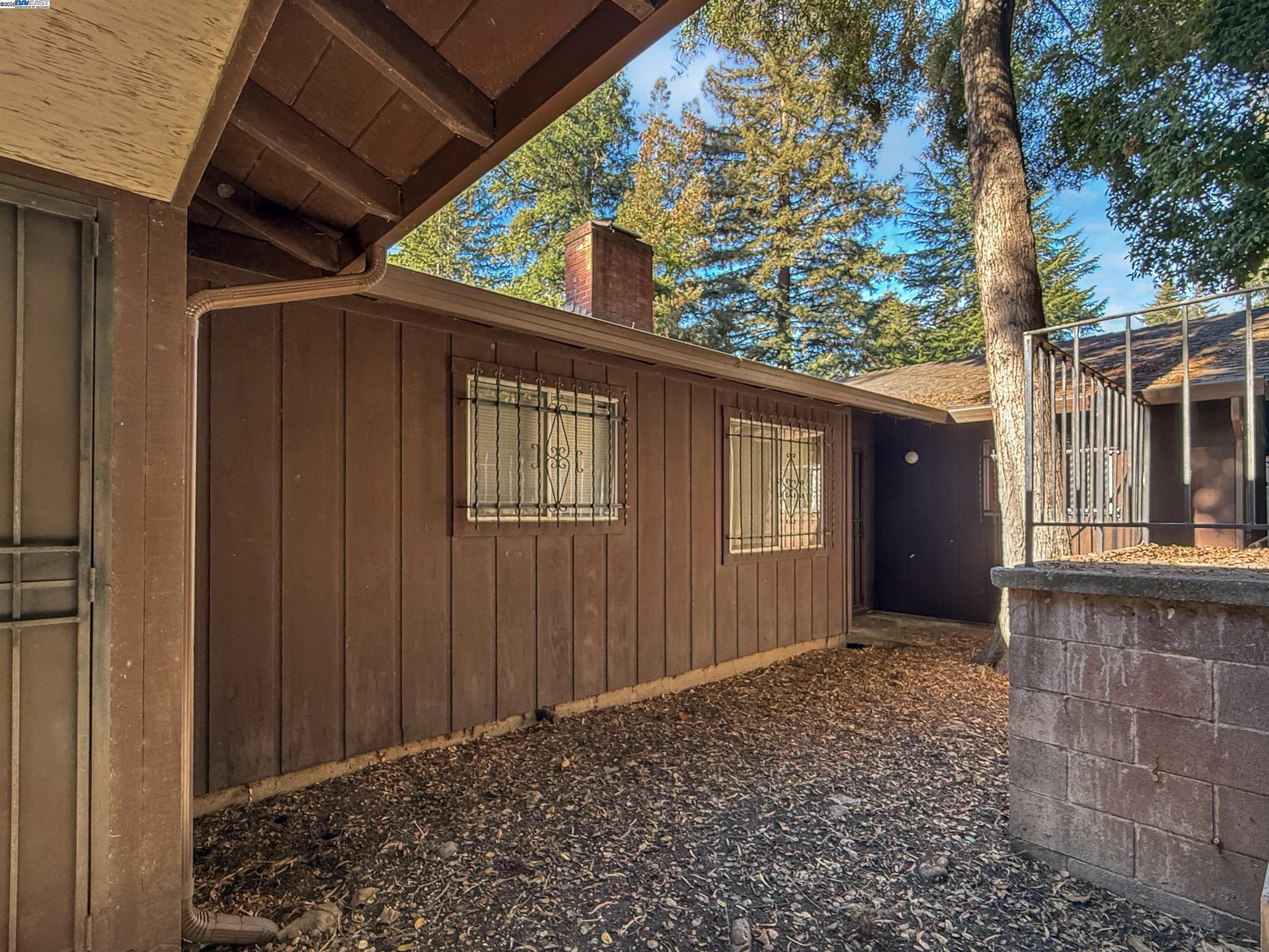 Detail Gallery Image 1 of 1 For 9033 Golf Links Rd, Oakland,  CA 94605 - 3 Beds | 2 Baths