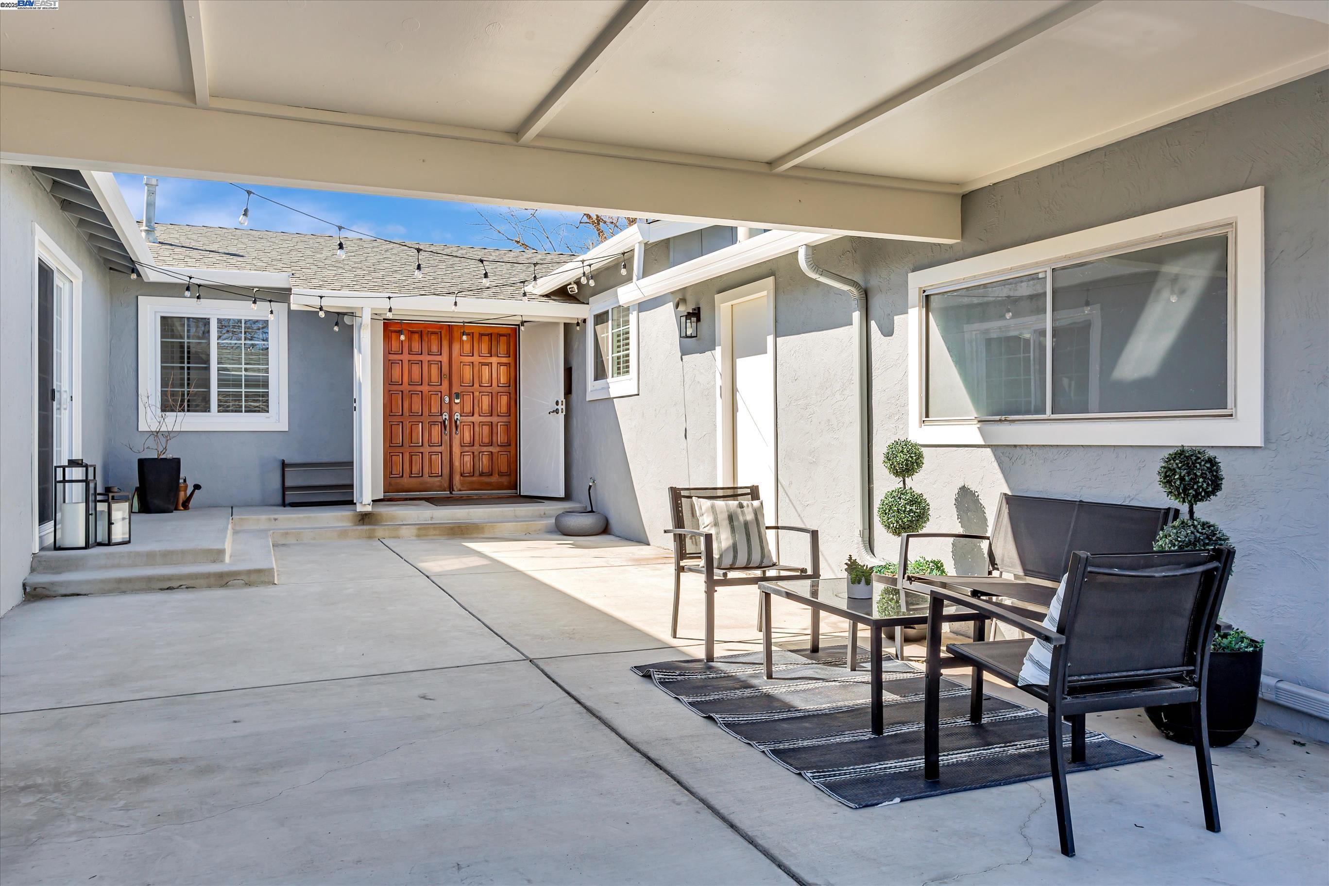 Detail Gallery Image 2 of 25 For 3979 Beechwood Ct, Concord,  CA 94519 - 3 Beds | 2 Baths