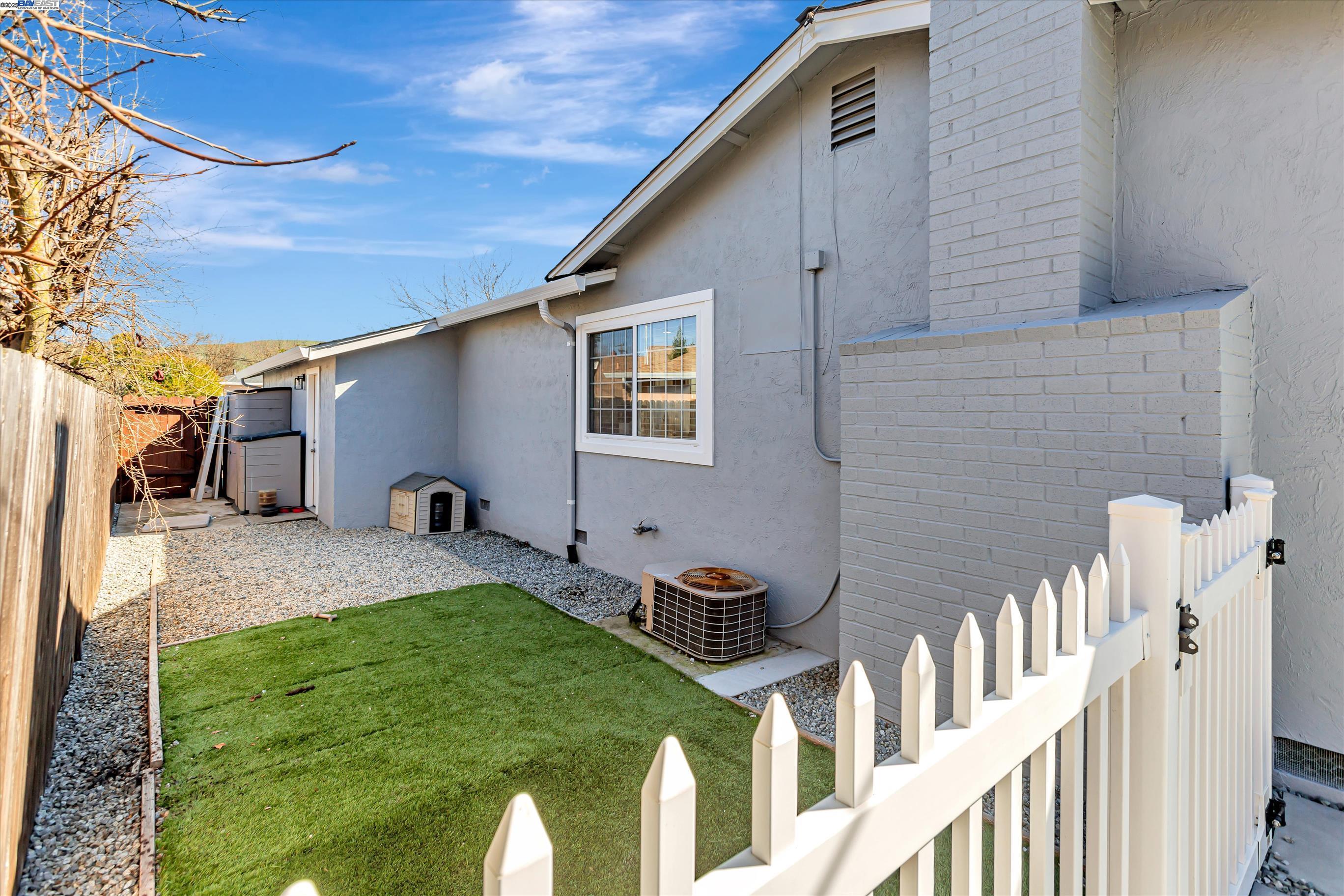 Detail Gallery Image 23 of 25 For 3979 Beechwood Ct, Concord,  CA 94519 - 3 Beds | 2 Baths