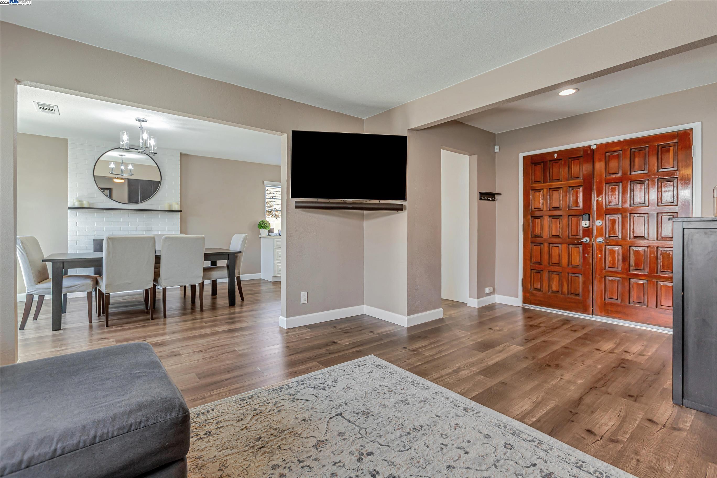 Detail Gallery Image 4 of 25 For 3979 Beechwood Ct, Concord,  CA 94519 - 3 Beds | 2 Baths