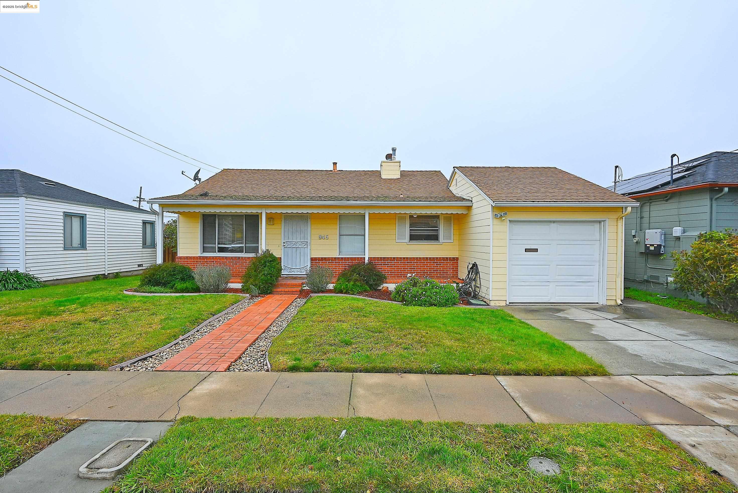 Detail Gallery Image 1 of 1 For 945 30th, Richmond,  CA 94804 - 2 Beds | 1 Baths