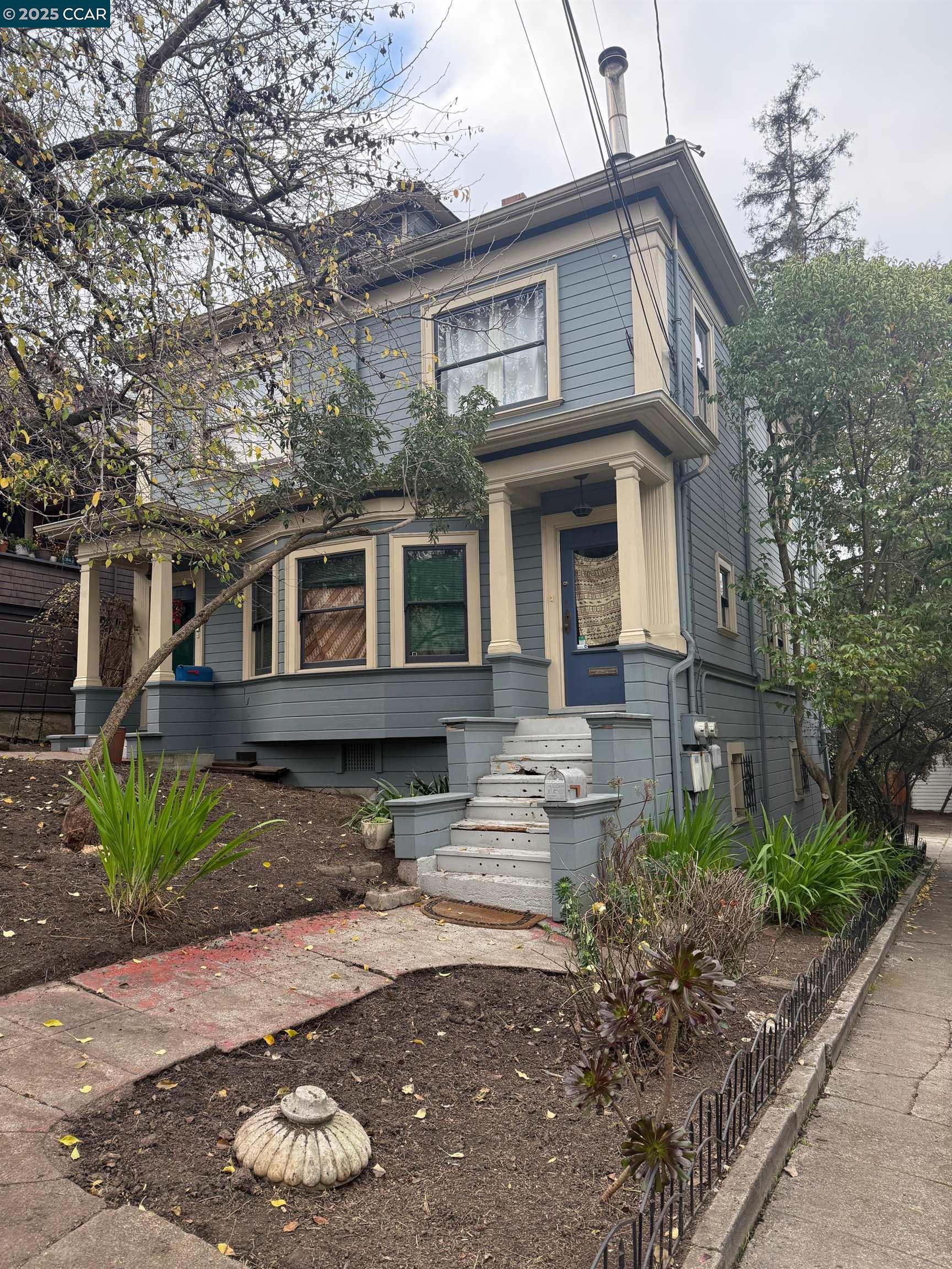 Detail Gallery Image 1 of 1 For 87 Yosemite Ave, Oakland,  CA 94611 - 4 Beds | 2 Baths