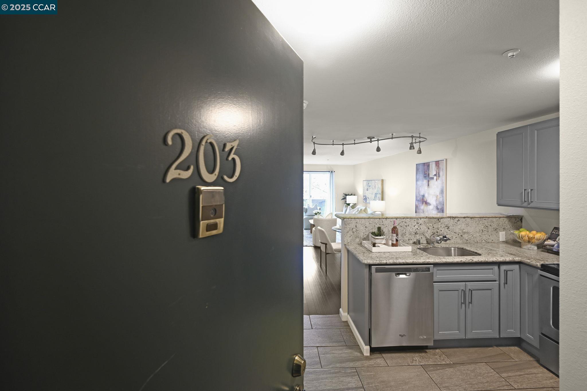 More Details about MLS # 41084675 : 2901 MACARTHUR BLVD # 203