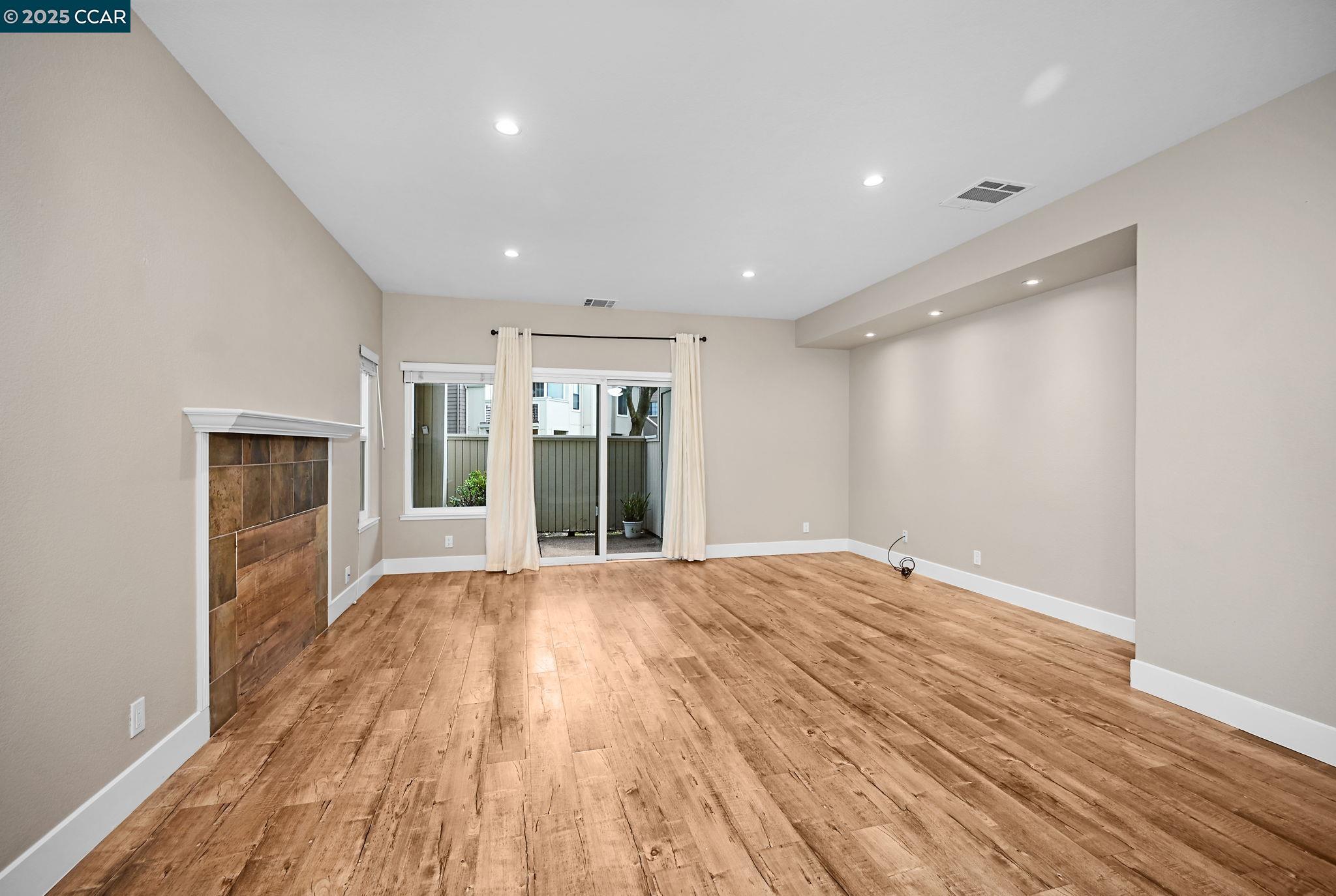 Photo #4: 41084689 Listing: Photo #4