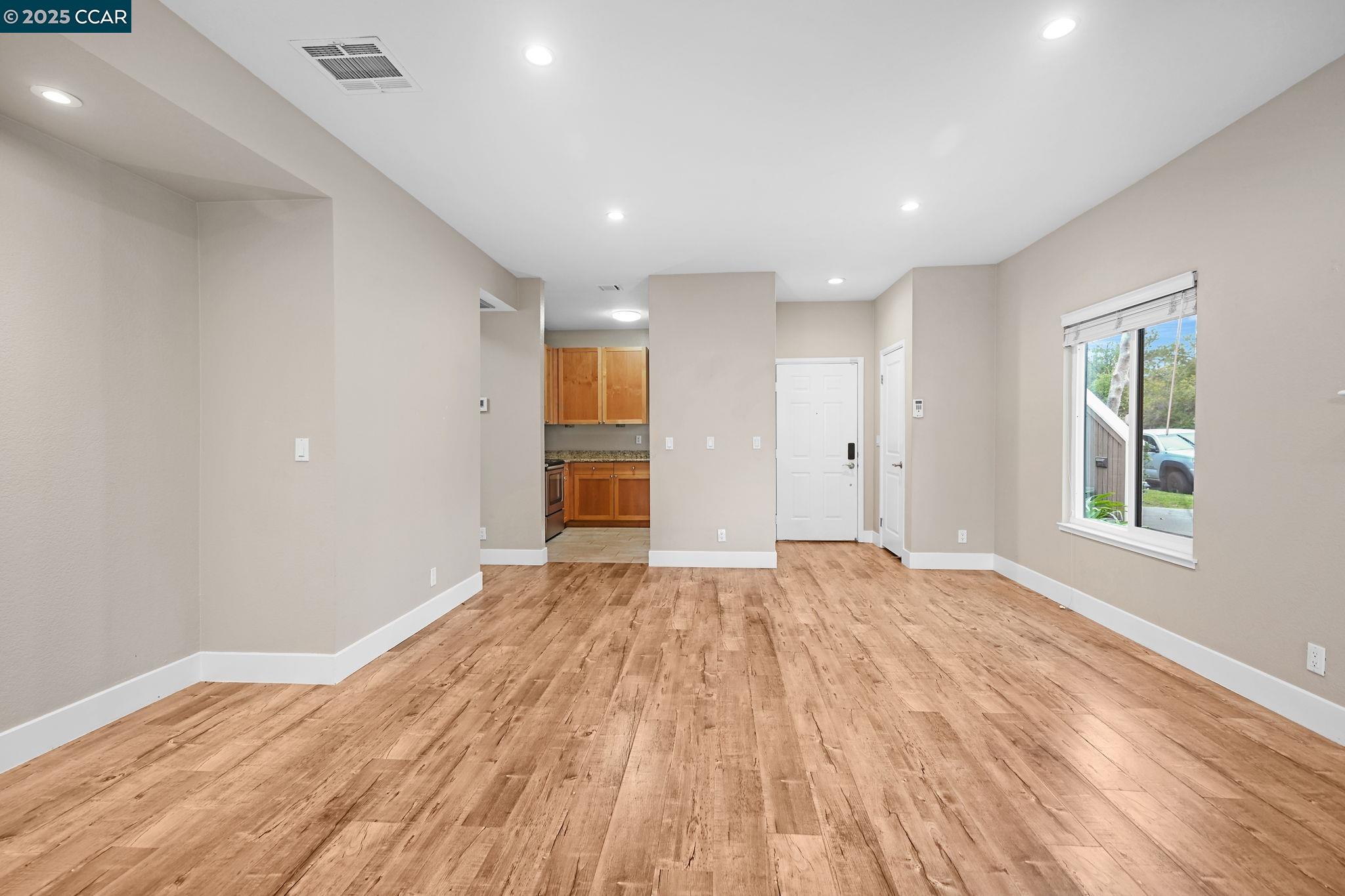 Photo #5: 41084689 Listing: Photo #5