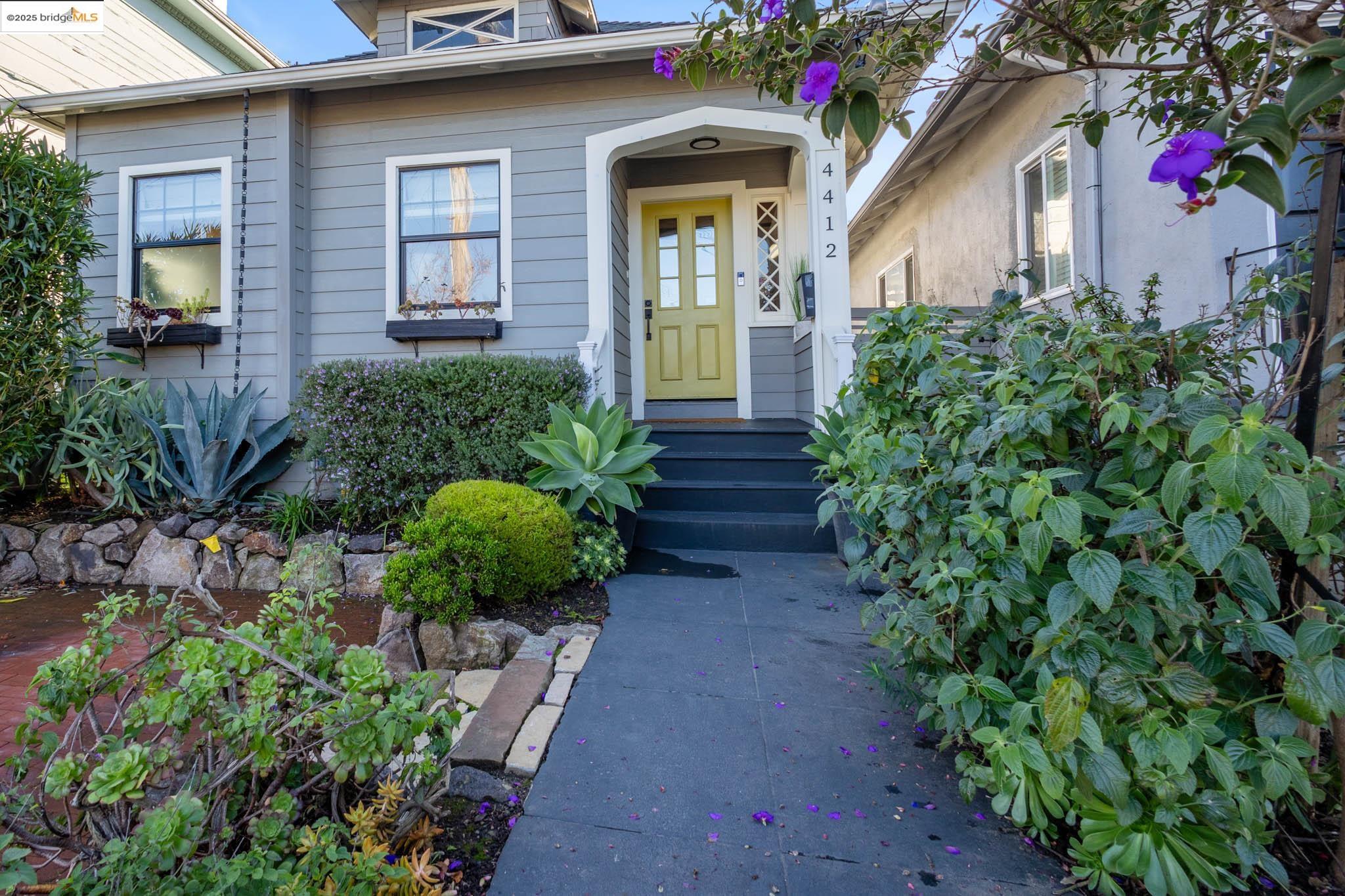 4412 West Street, Oakland, California 94608, 2 Bedrooms Bedrooms, 5 Rooms Rooms,1 BathroomBathrooms,Residential,For Sale,4412 West Street,41084698