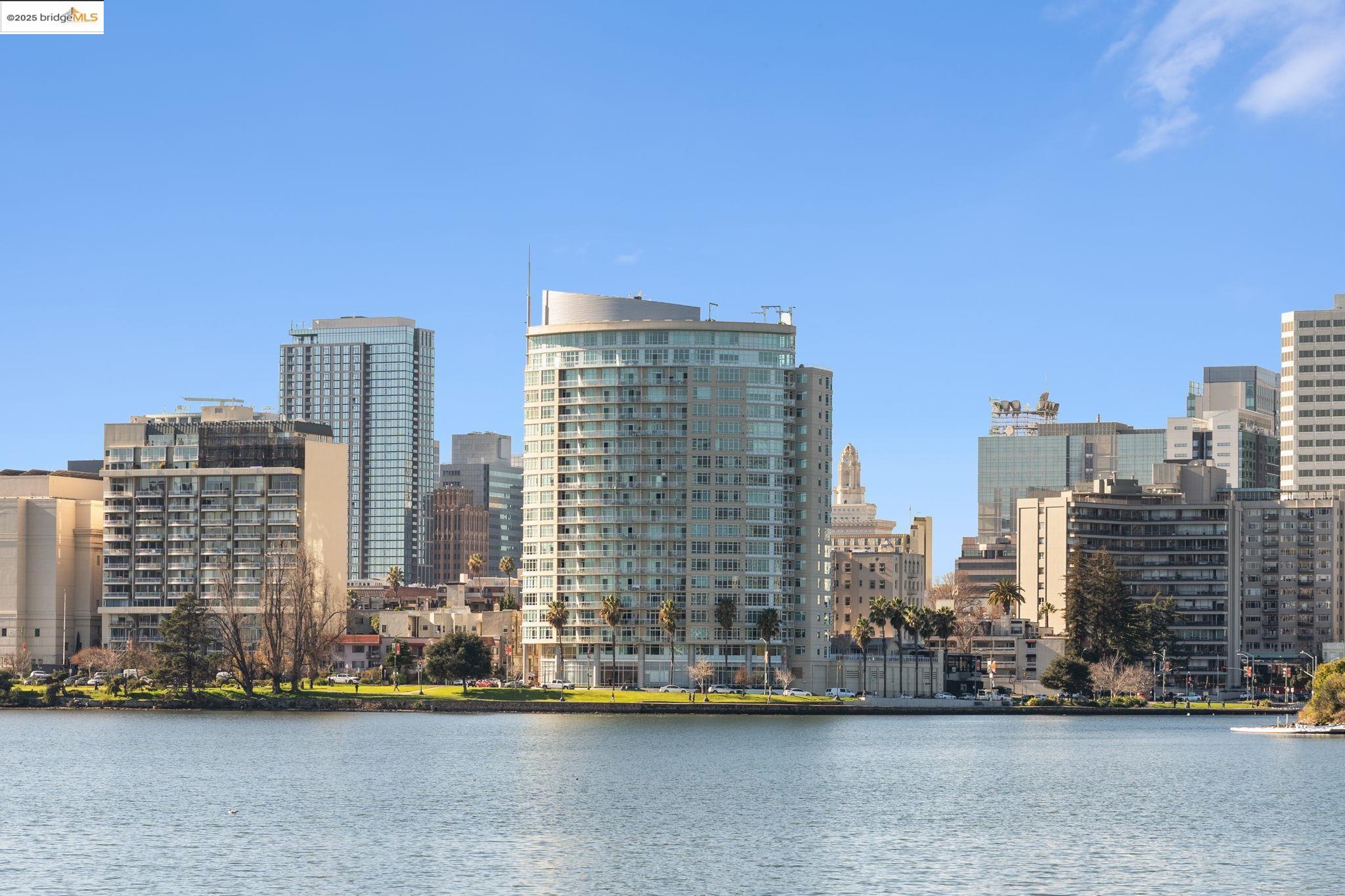 1 Lakeside Dr # 415, Oakland, California 94612, 1 Bedroom Bedrooms, 2 Rooms Rooms,1 BathroomBathrooms,Residential,For Sale,1 Lakeside Dr # 415,41084700