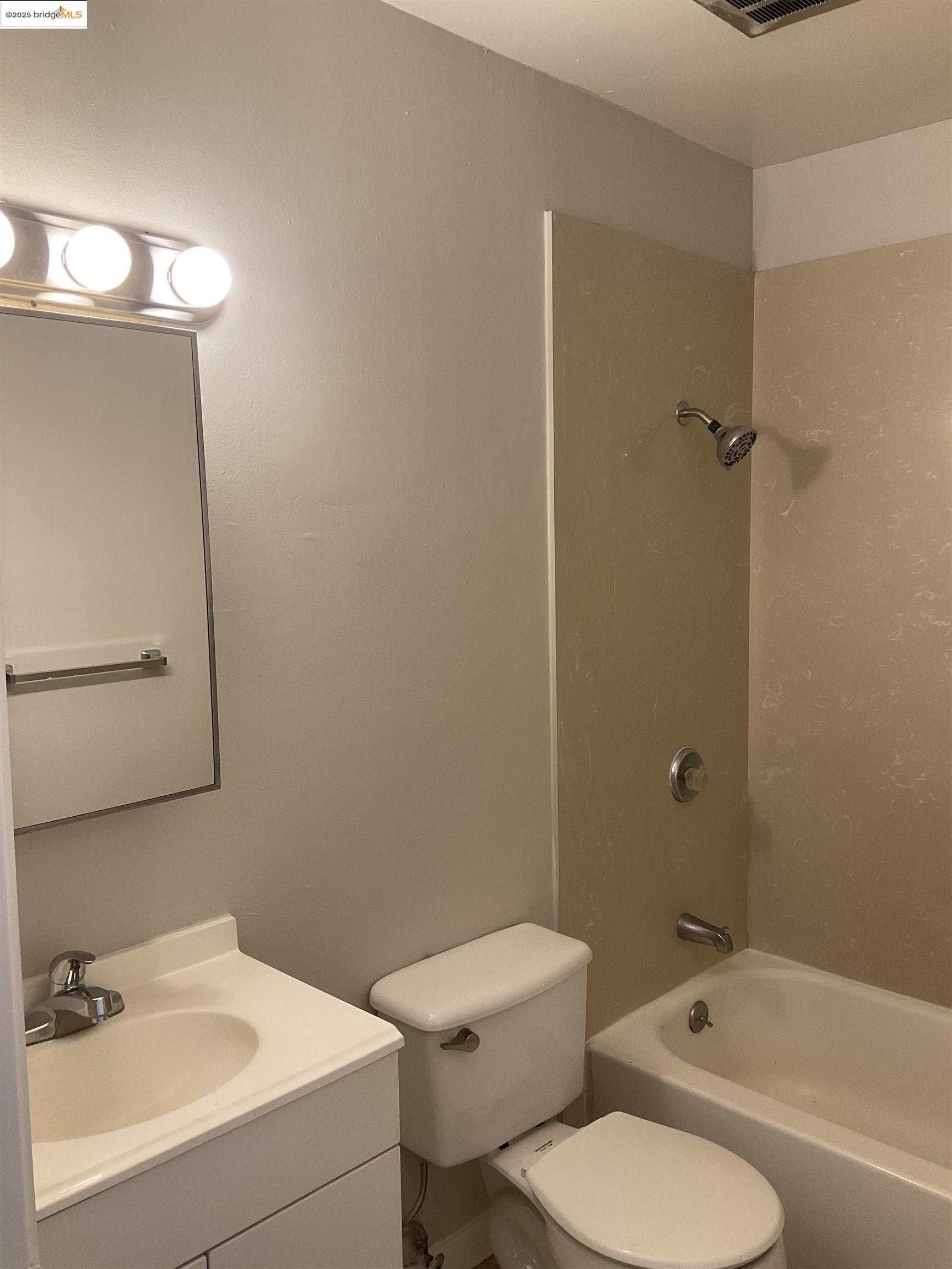 Detail Gallery Image 6 of 6 For 1108 W 5th St. #3,  Antioch,  CA 94509 - 2 Beds | 1 Baths
