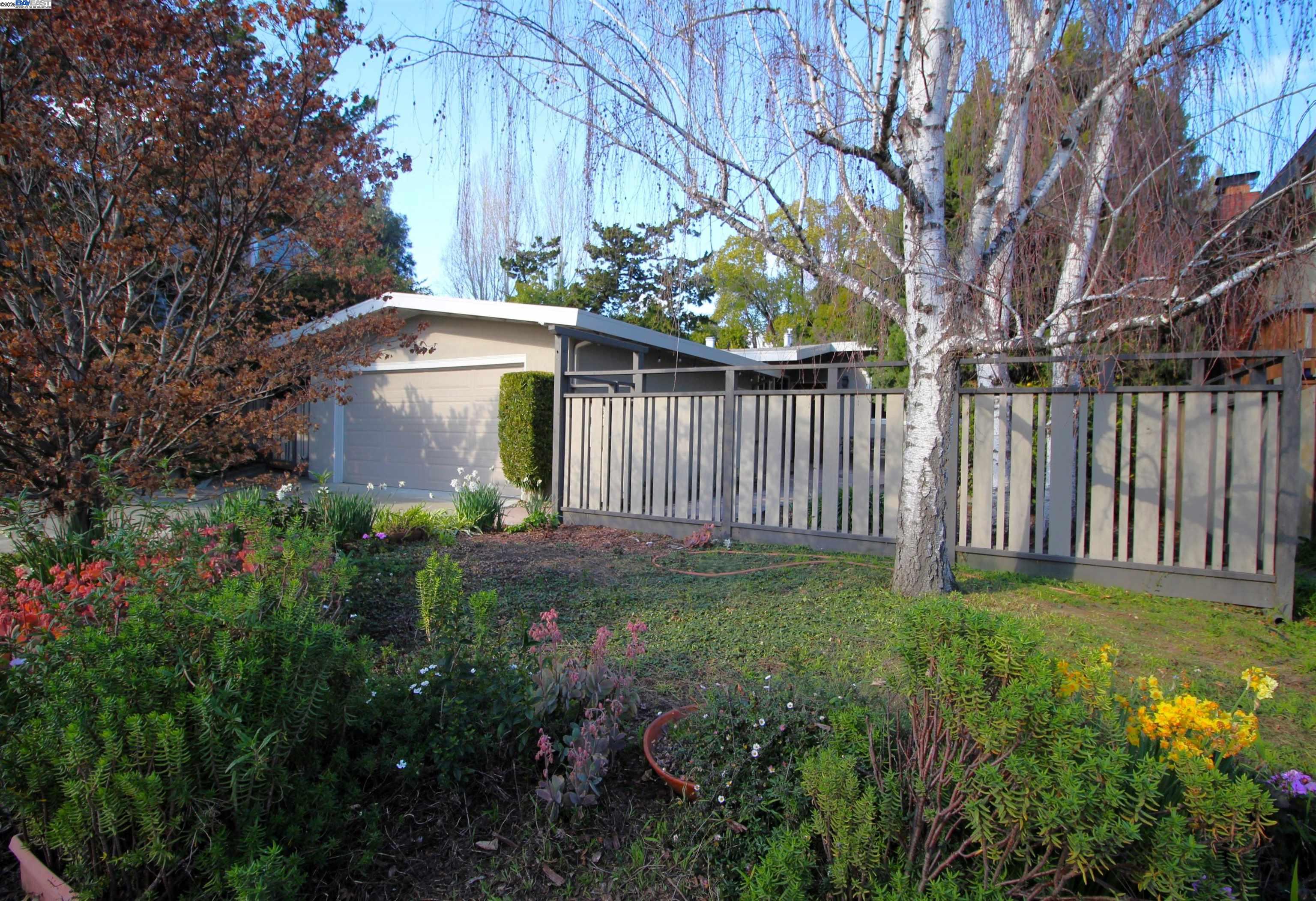 Detail Gallery Image 1 of 1 For 4956 Vannoy Ave, Castro Valley,  CA 94546 - 3 Beds | 2 Baths