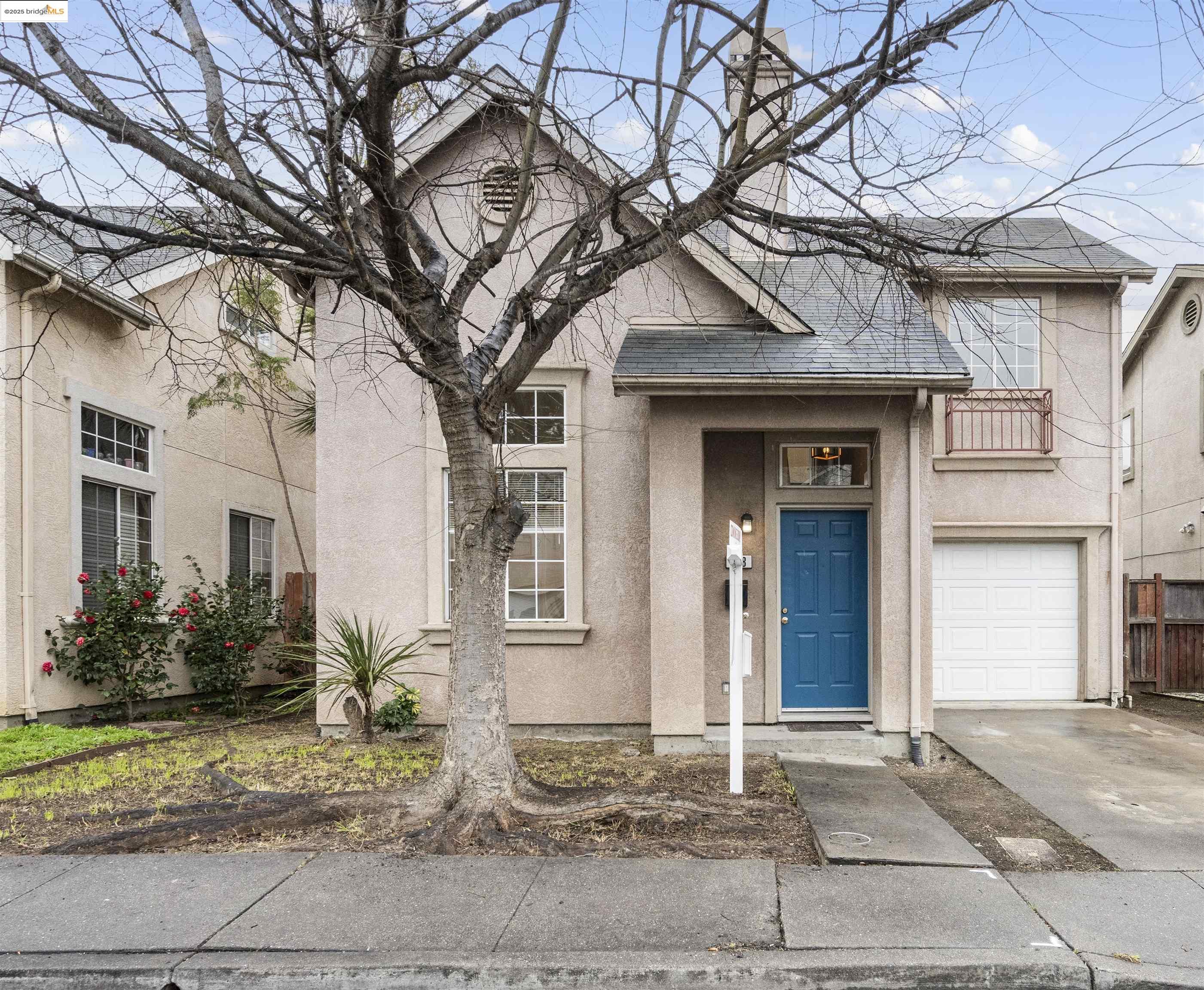 Detail Gallery Image 1 of 1 For 958 Village Cir, Oakland,  CA 94607 - 3 Beds | 2/1 Baths