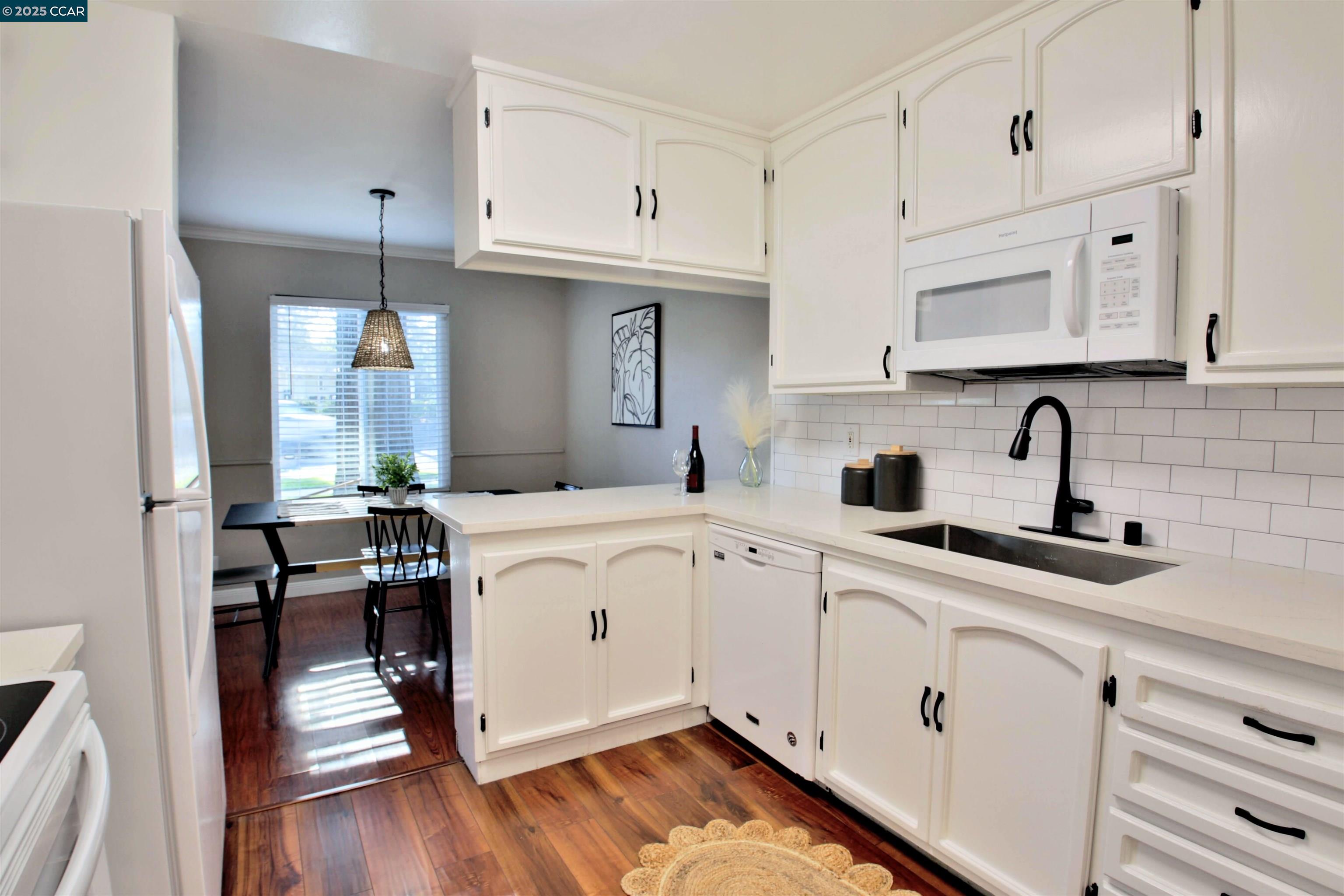 Photo #3: 41084714 Listing 