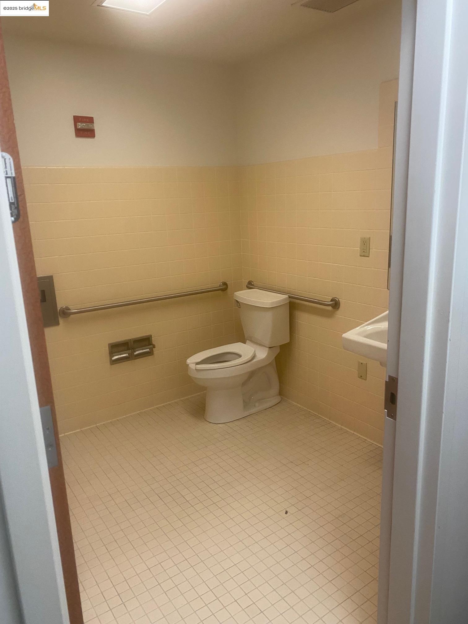 1950 University Ave, Berkeley, California 94705, ,Commercial Sale,For Sale,1950 University Ave,41084747