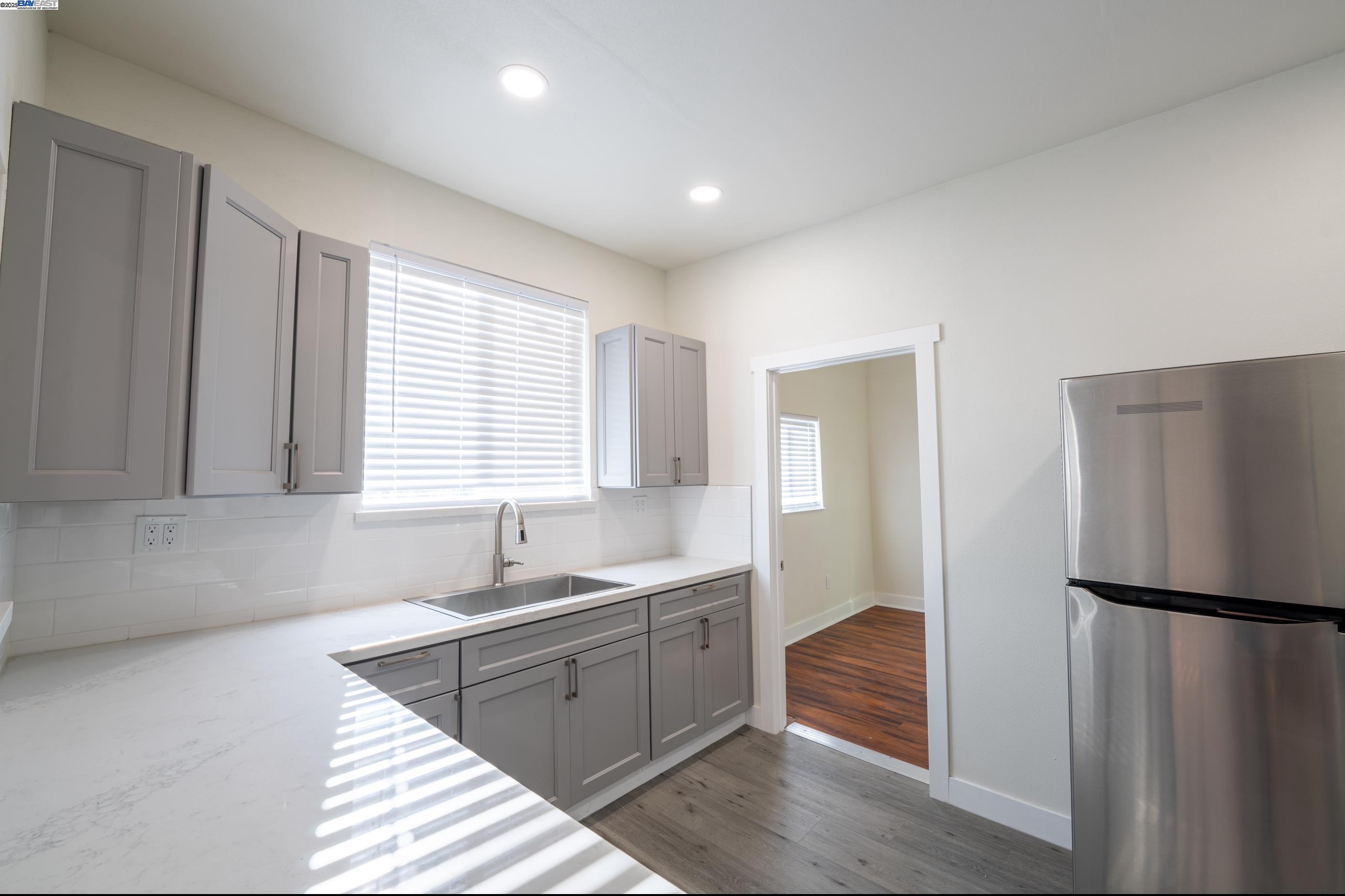 Detail Gallery Image 4 of 12 For 519 N Monroe Street, Stockton,  CA 95203-2832 - – Beds | – Baths