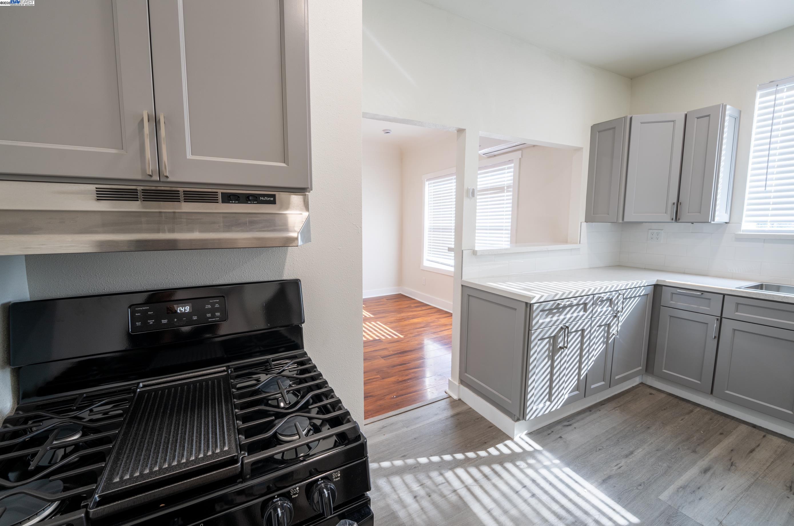 Detail Gallery Image 5 of 12 For 519 N Monroe Street, Stockton,  CA 95203-2832 - – Beds | – Baths