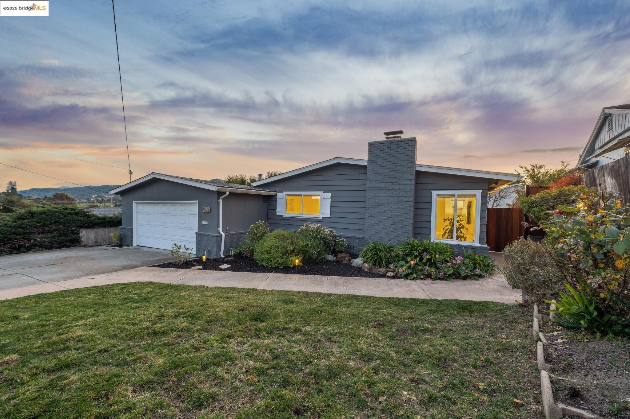 Detail Gallery Image 1 of 1 For 4528 Whitecliff Way, Richmond,  CA 94803 - 3 Beds | 2 Baths