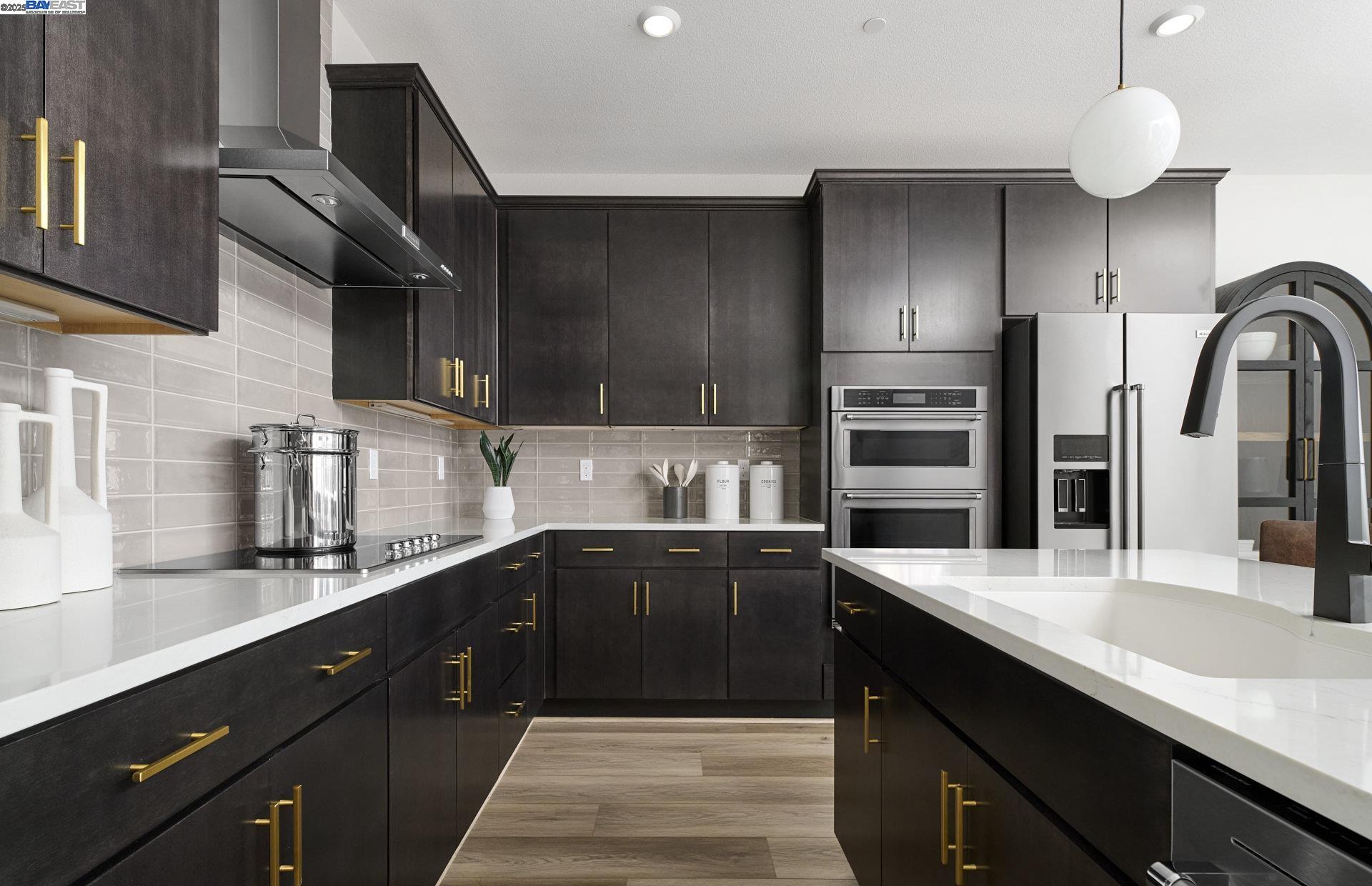 Detail Gallery Image 1 of 10 For Orso Grande Street, Manteca,  CA 95337 - 5 Beds | 3/1 Baths