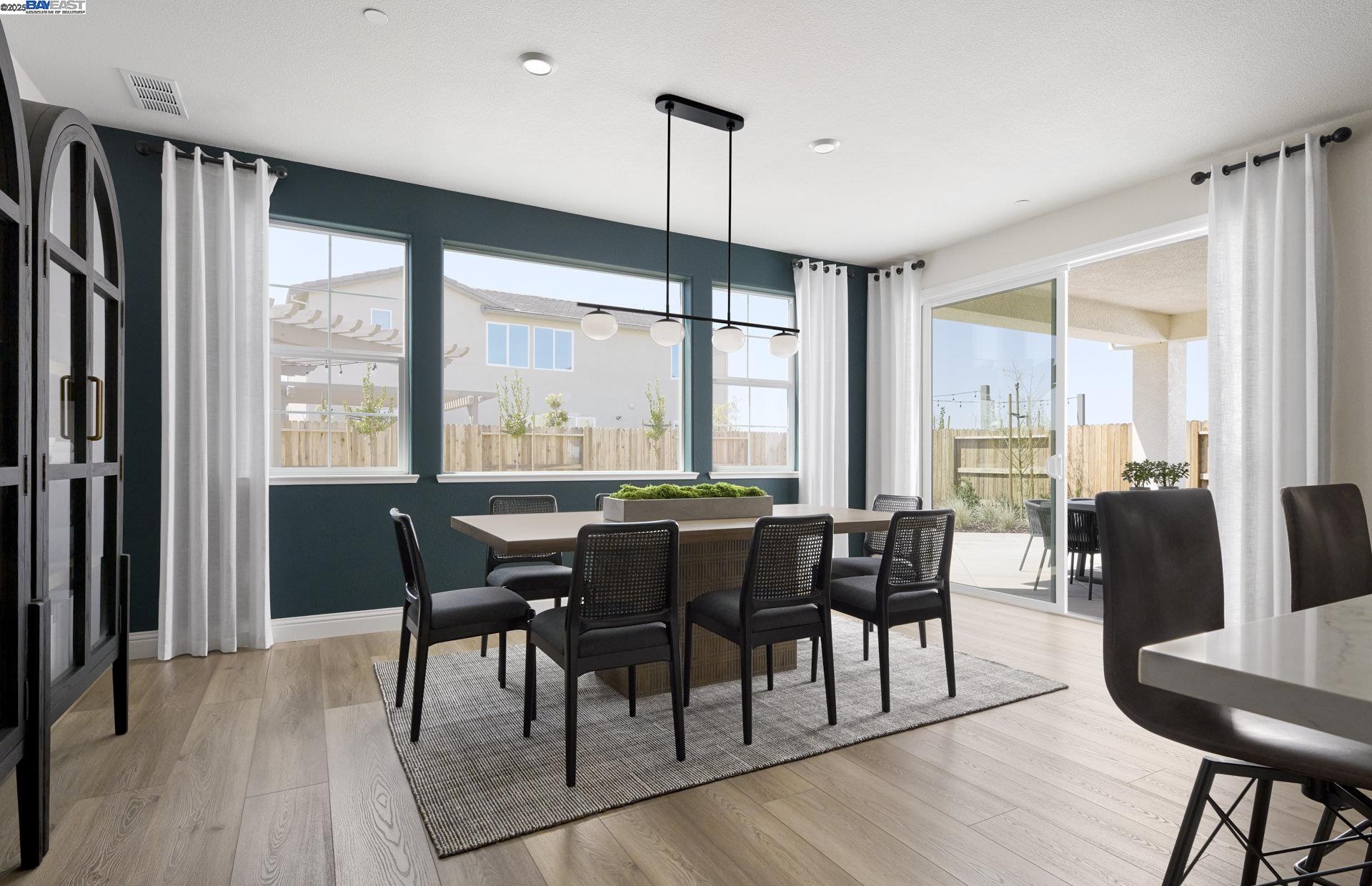 Detail Gallery Image 3 of 10 For Orso Grande Street, Manteca,  CA 95337 - 5 Beds | 3/1 Baths