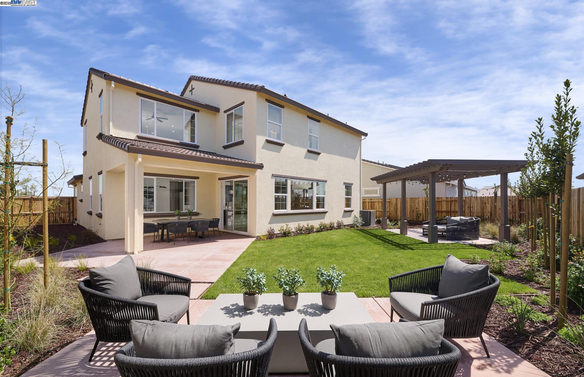 Detail Gallery Image 10 of 10 For Orso Grande Street, Manteca,  CA 95337 - 5 Beds | 3/1 Baths