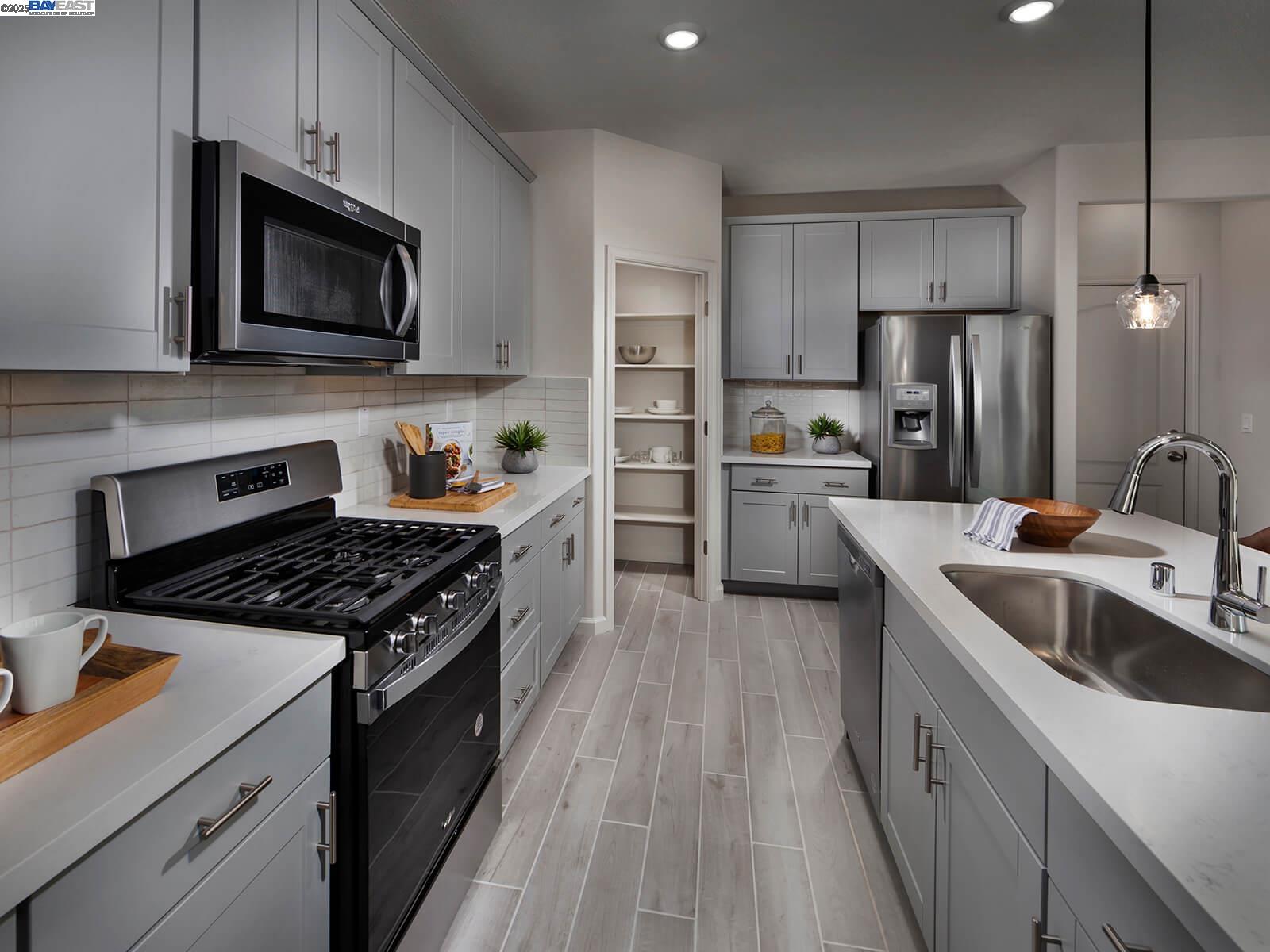 Detail Gallery Image 3 of 14 For 2135 Break Ave, Manteca,  CA 95337 - 4 Beds | 3 Baths